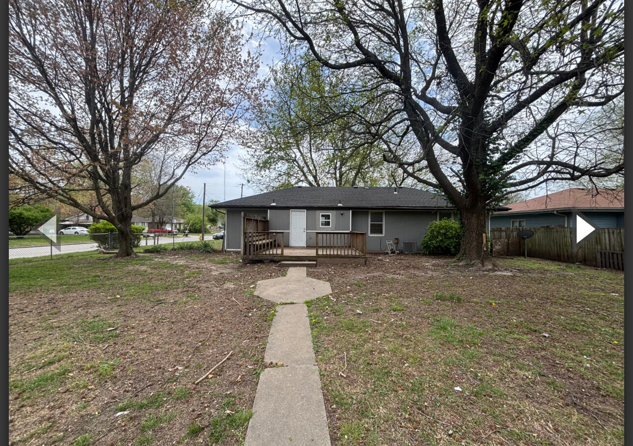 2541 East Commercial Street Property Photo 13