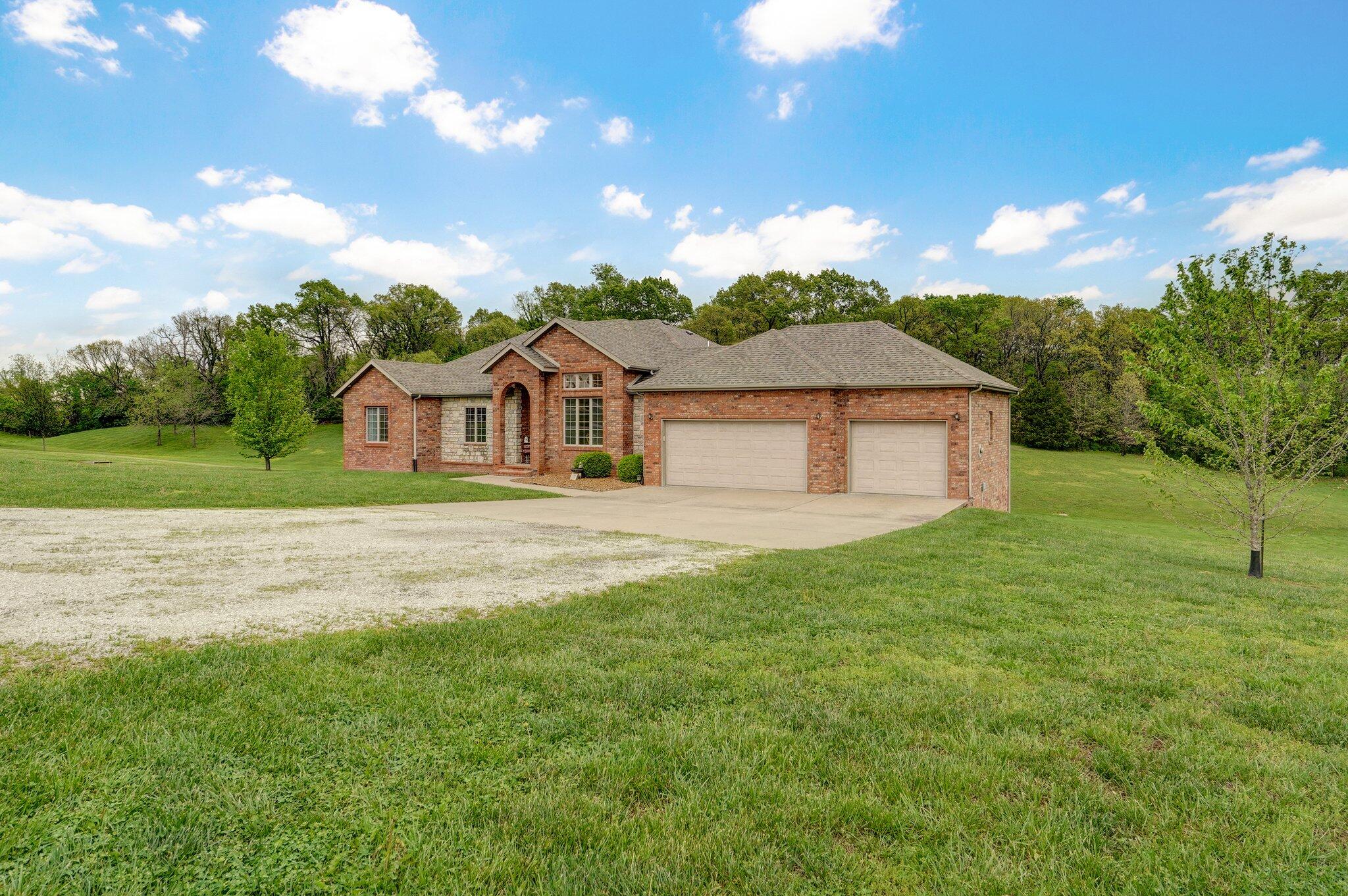 300 Secret Spring Drive Property Photo 7