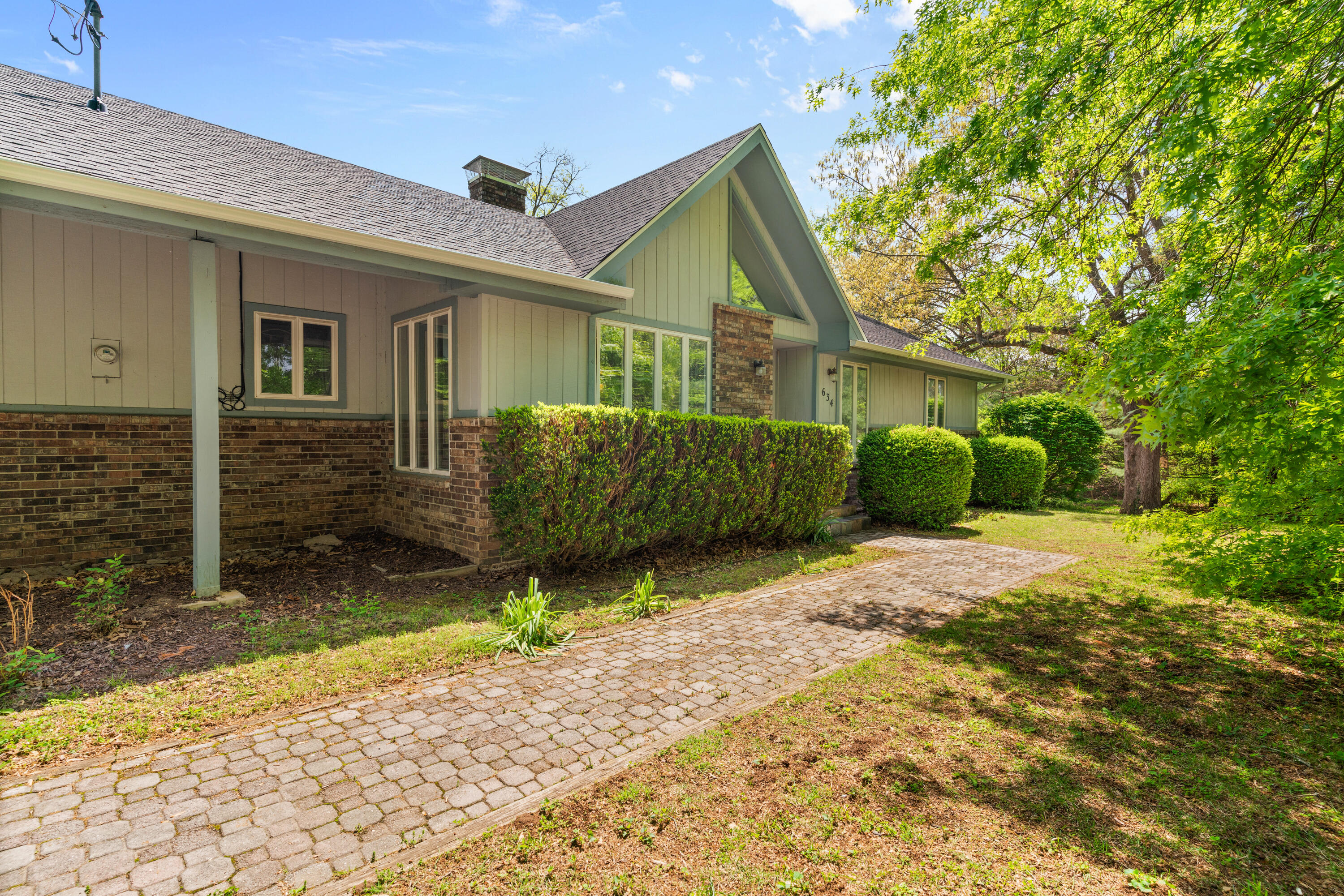 634 South Mccrite Avenue Property Photo