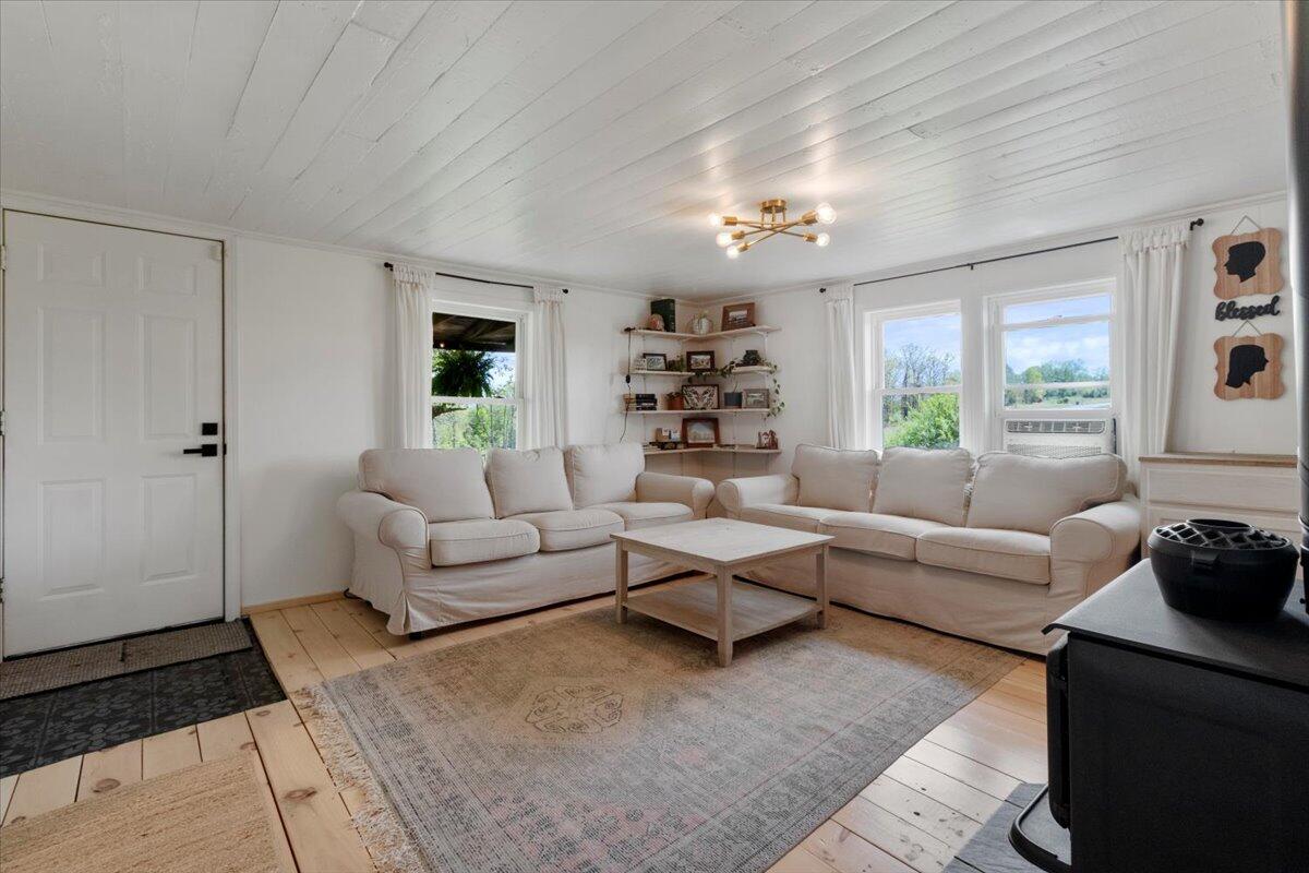5765 North Highway E Property Photo 8