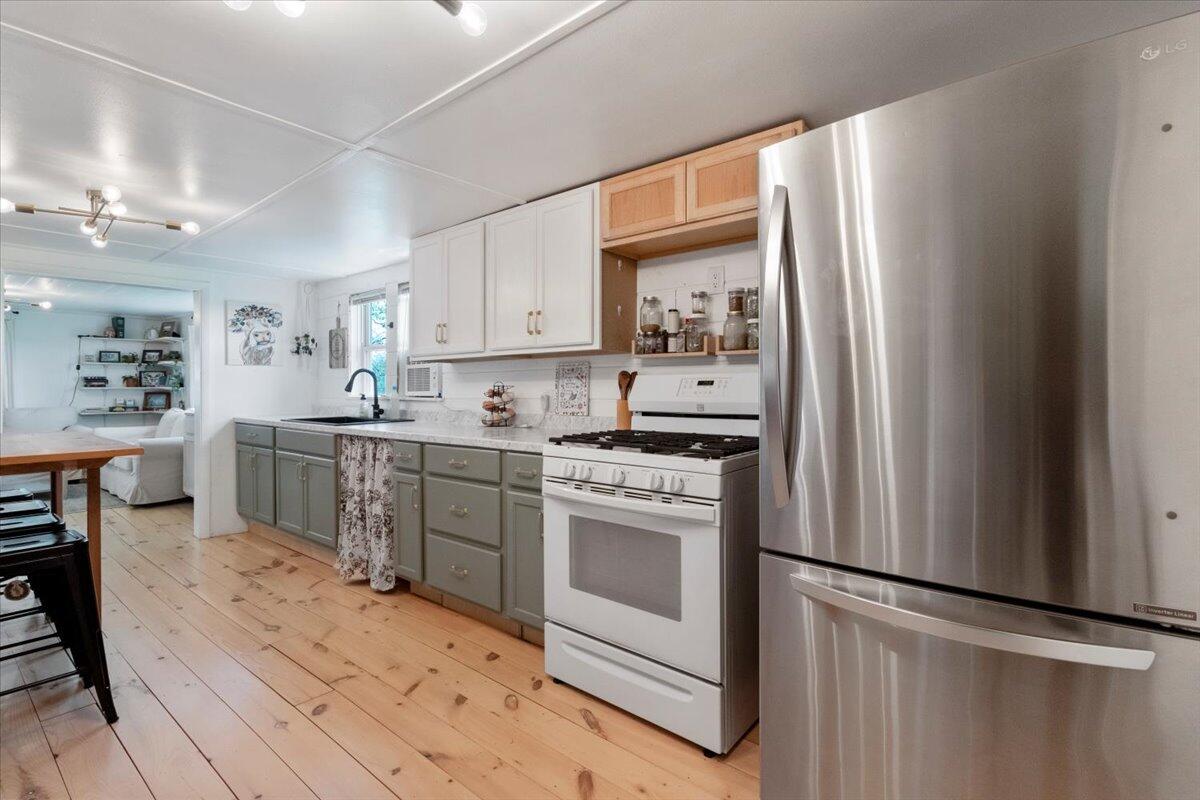 5765 North Highway E Property Photo 12