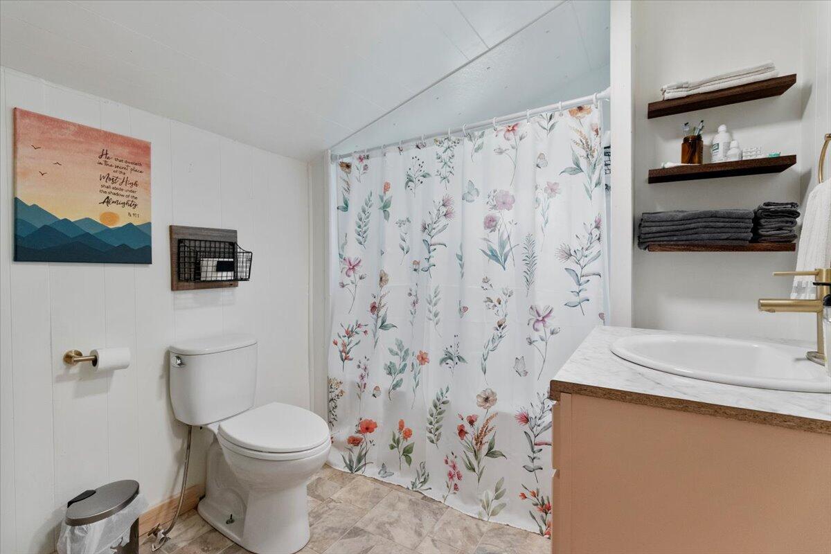 5765 North Highway E Property Photo 13