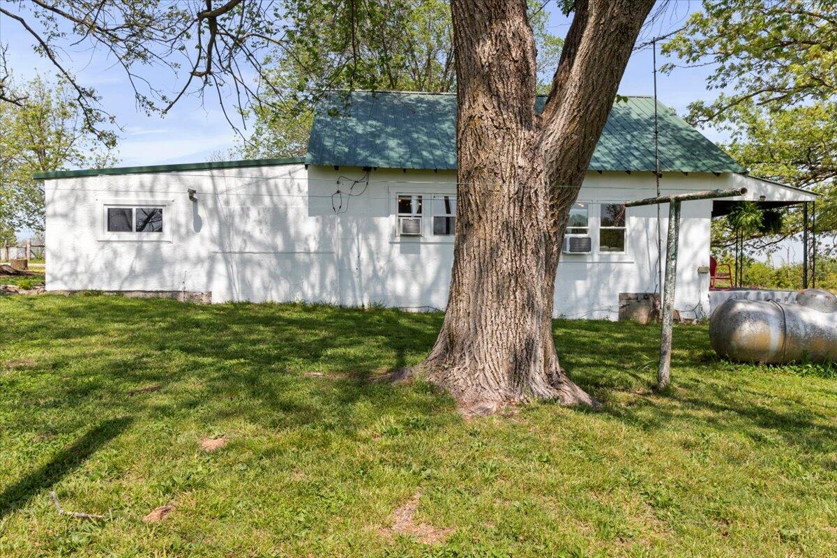 5765 North Highway E Property Photo 24