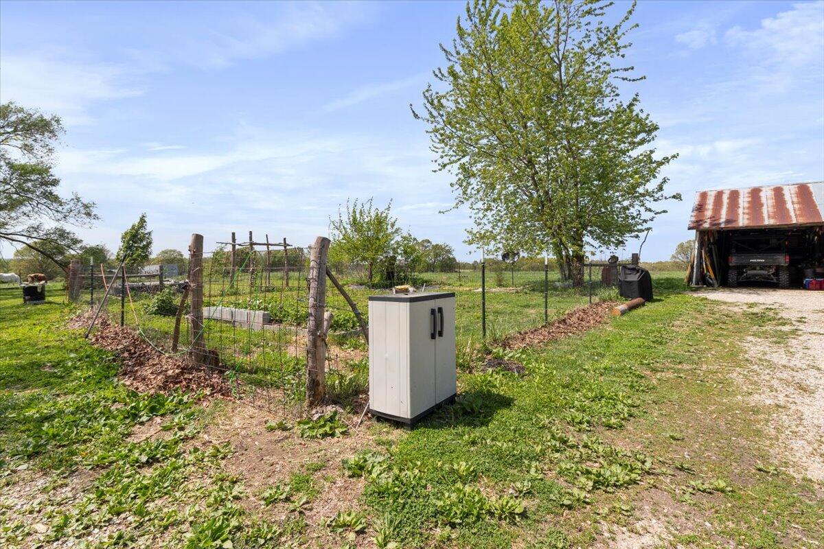 5765 North Highway E Property Photo 28