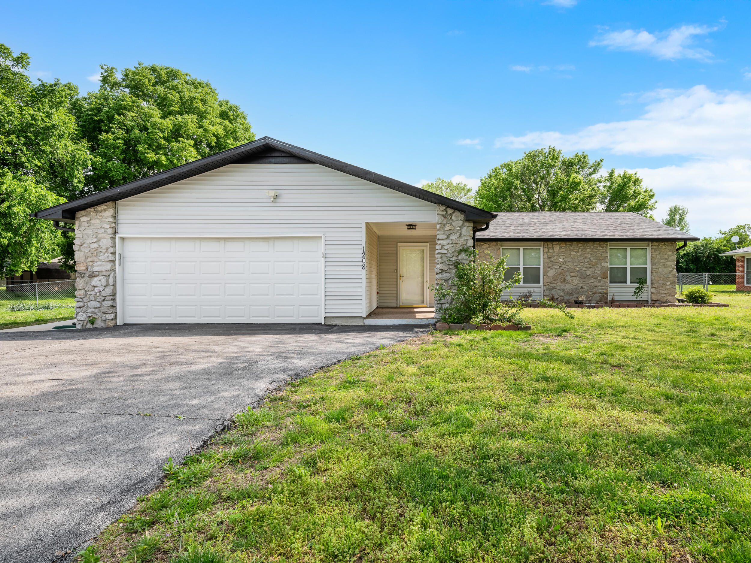 1208 Kemp Drive Property Photo 1