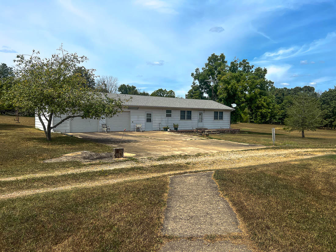 4476 Lazy Acres Road Property Photo 3