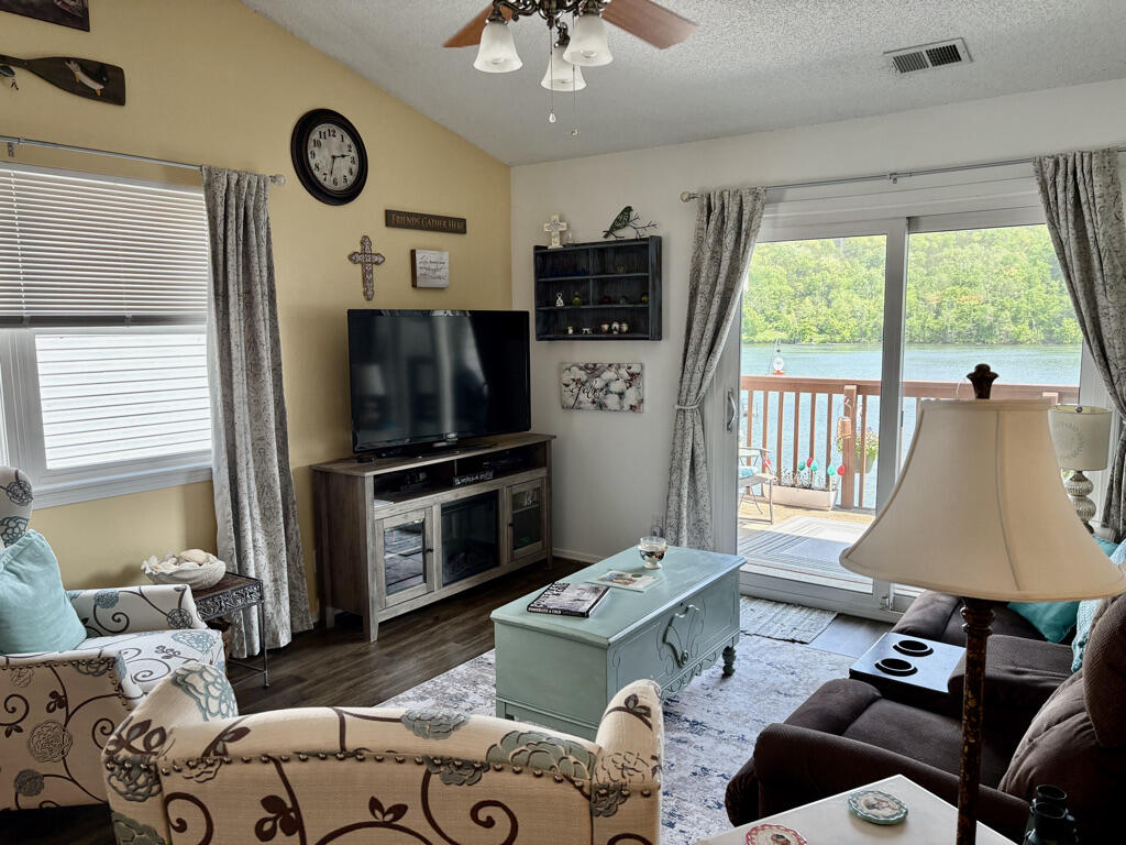 2529 State Highway 176 Property Photo 9