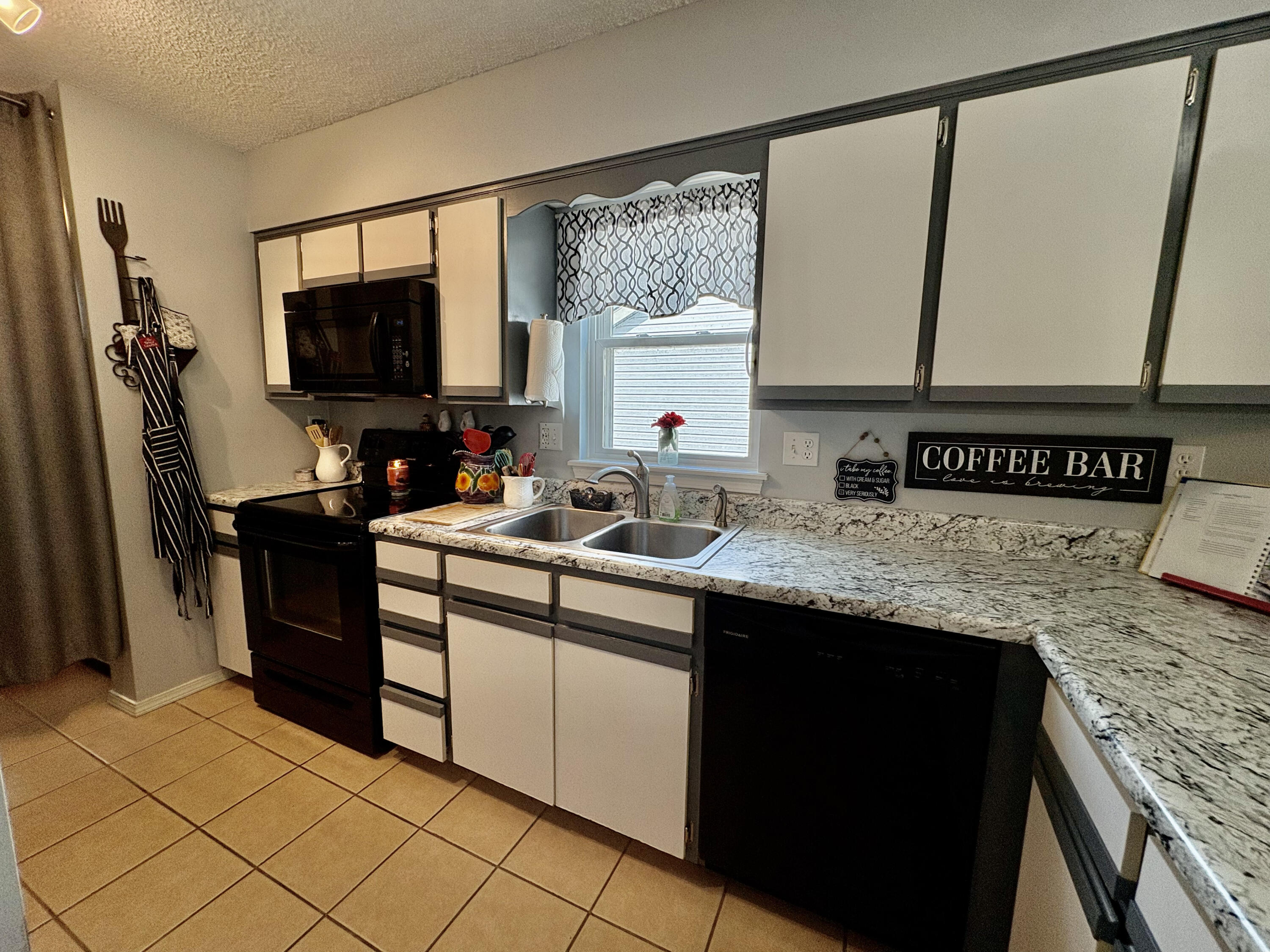 2529 State Highway 176 Property Photo 14