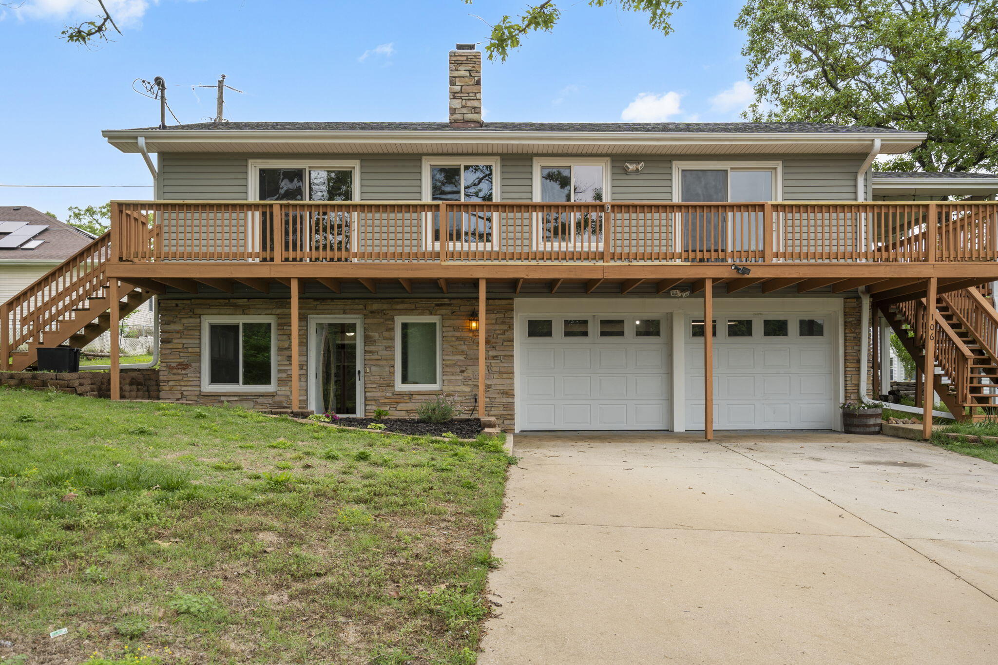 106 South Lakeshore Drive Property Photo 2