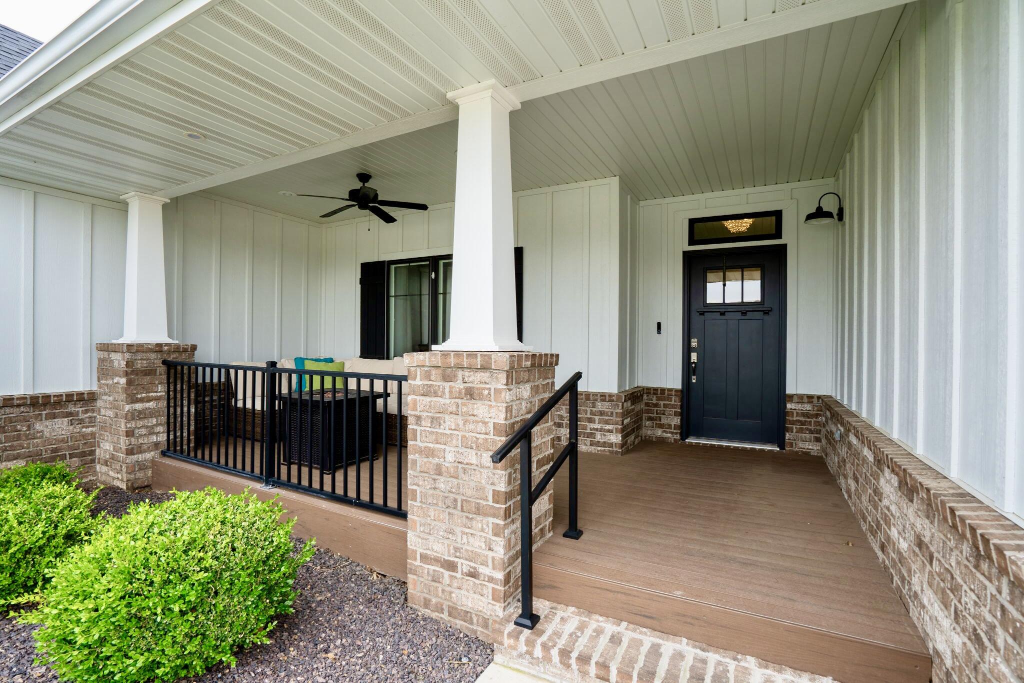 902 East Clare Court Property Photo 4