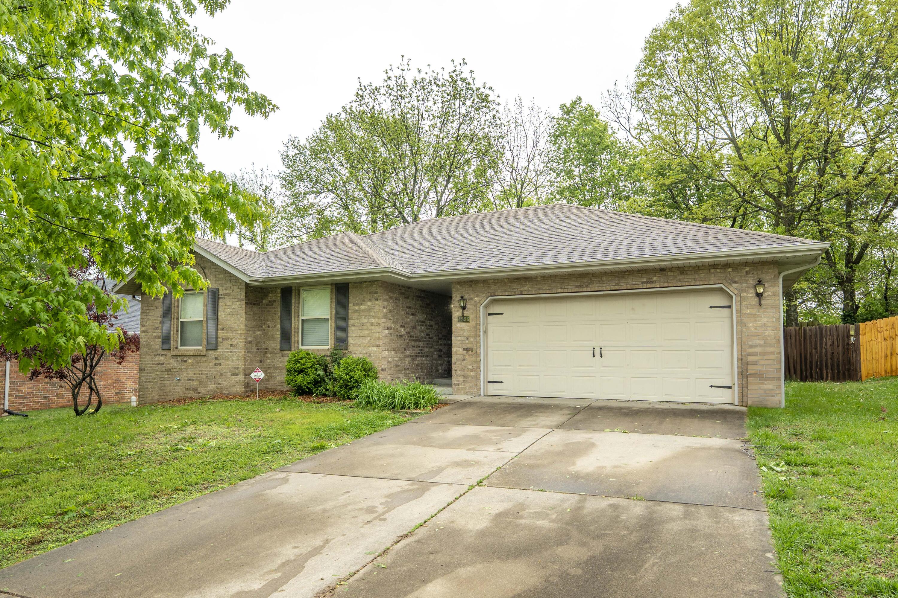 4296 South Hemlock Avenue Property Photo 1