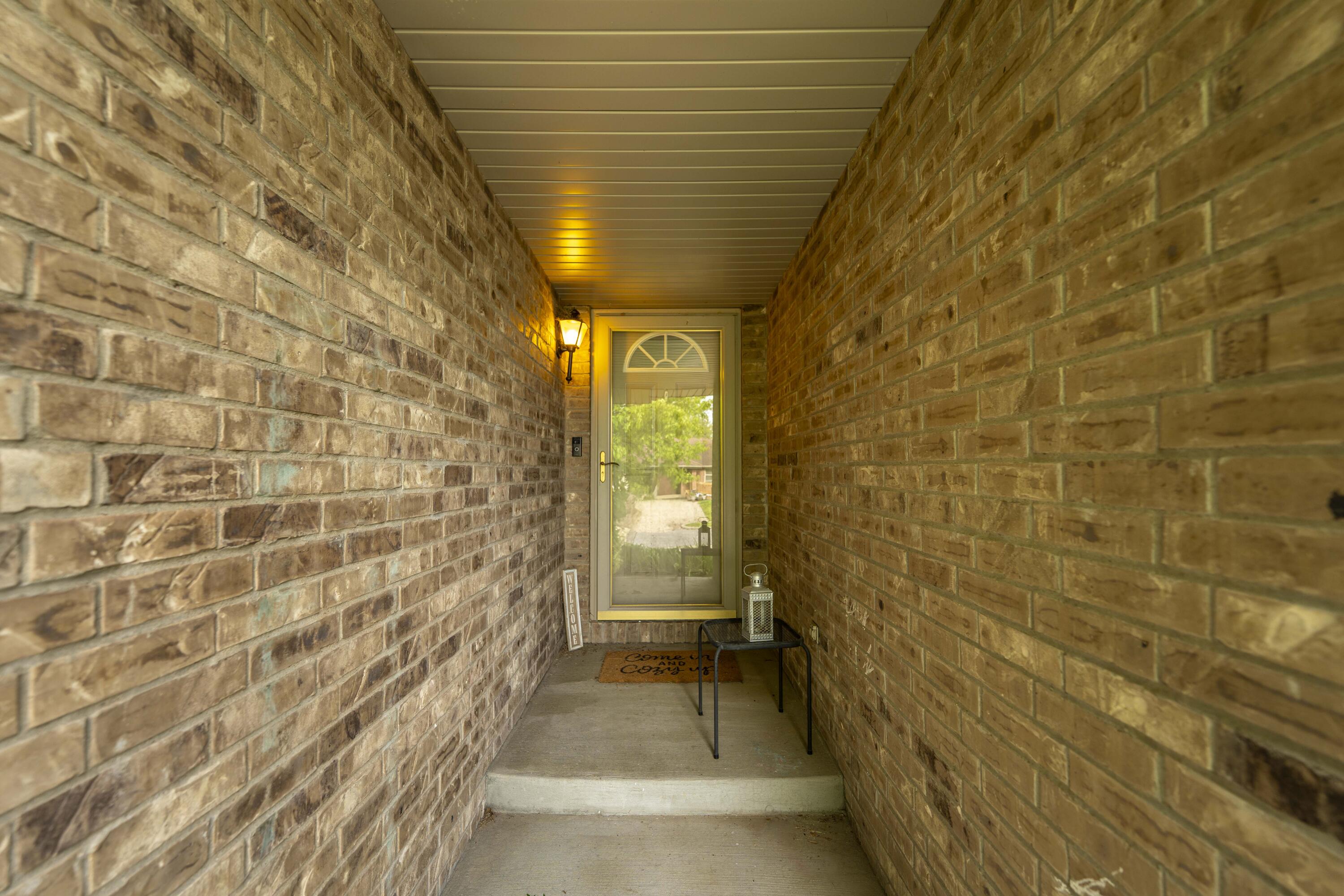 4296 South Hemlock Avenue Property Photo 2