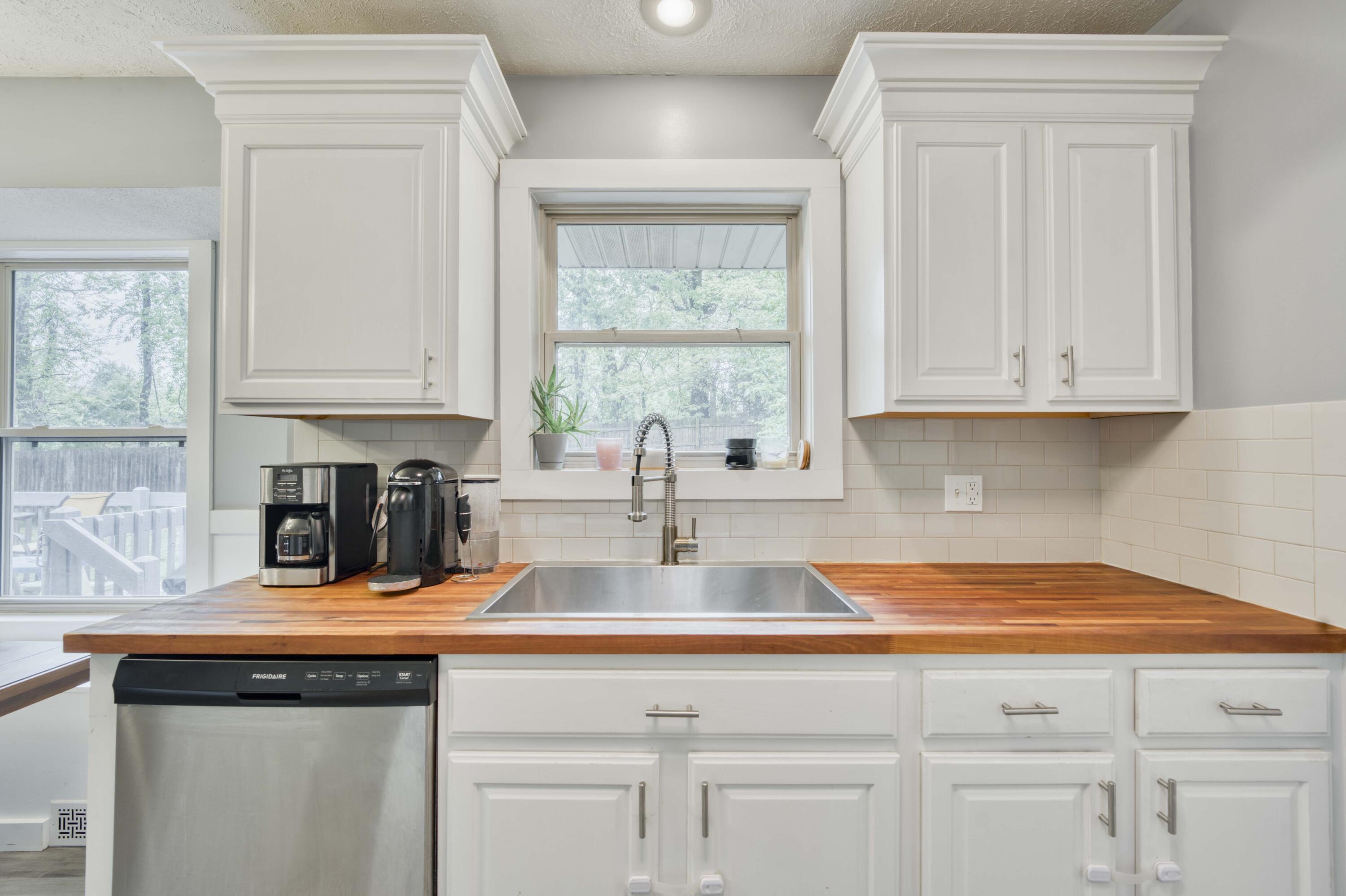 4296 South Hemlock Avenue Property Photo 11