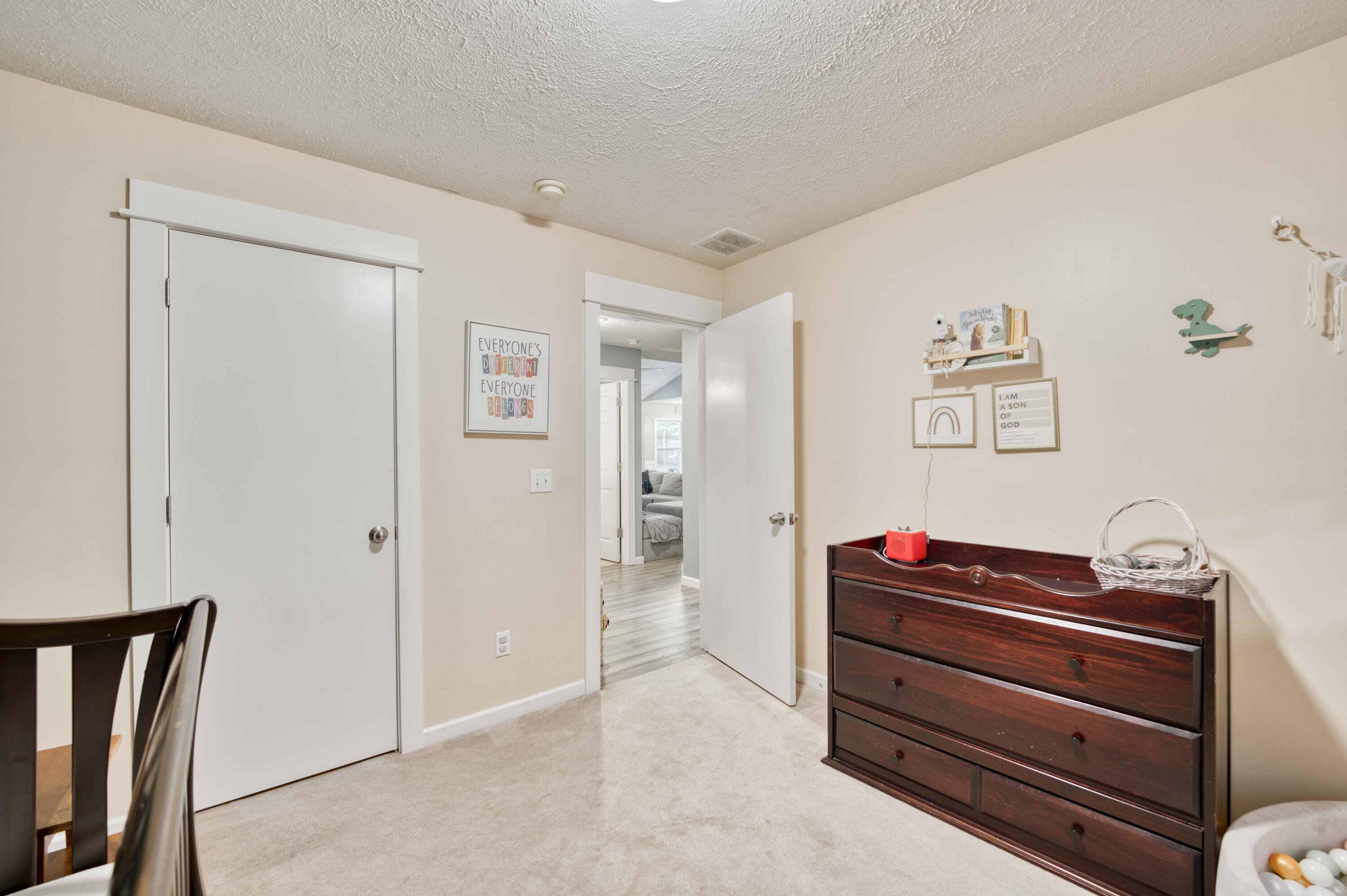 4296 South Hemlock Avenue Property Photo 15