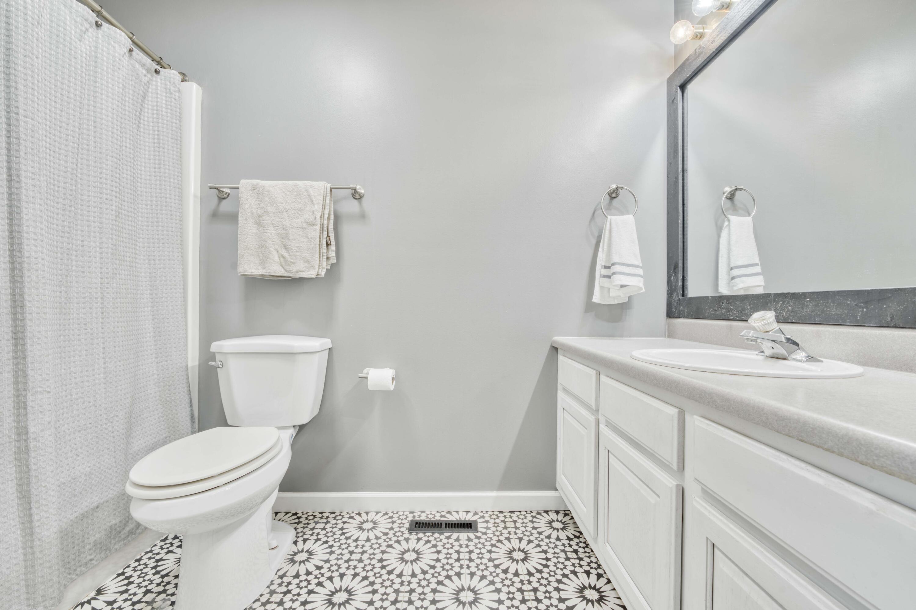 4296 South Hemlock Avenue Property Photo 21