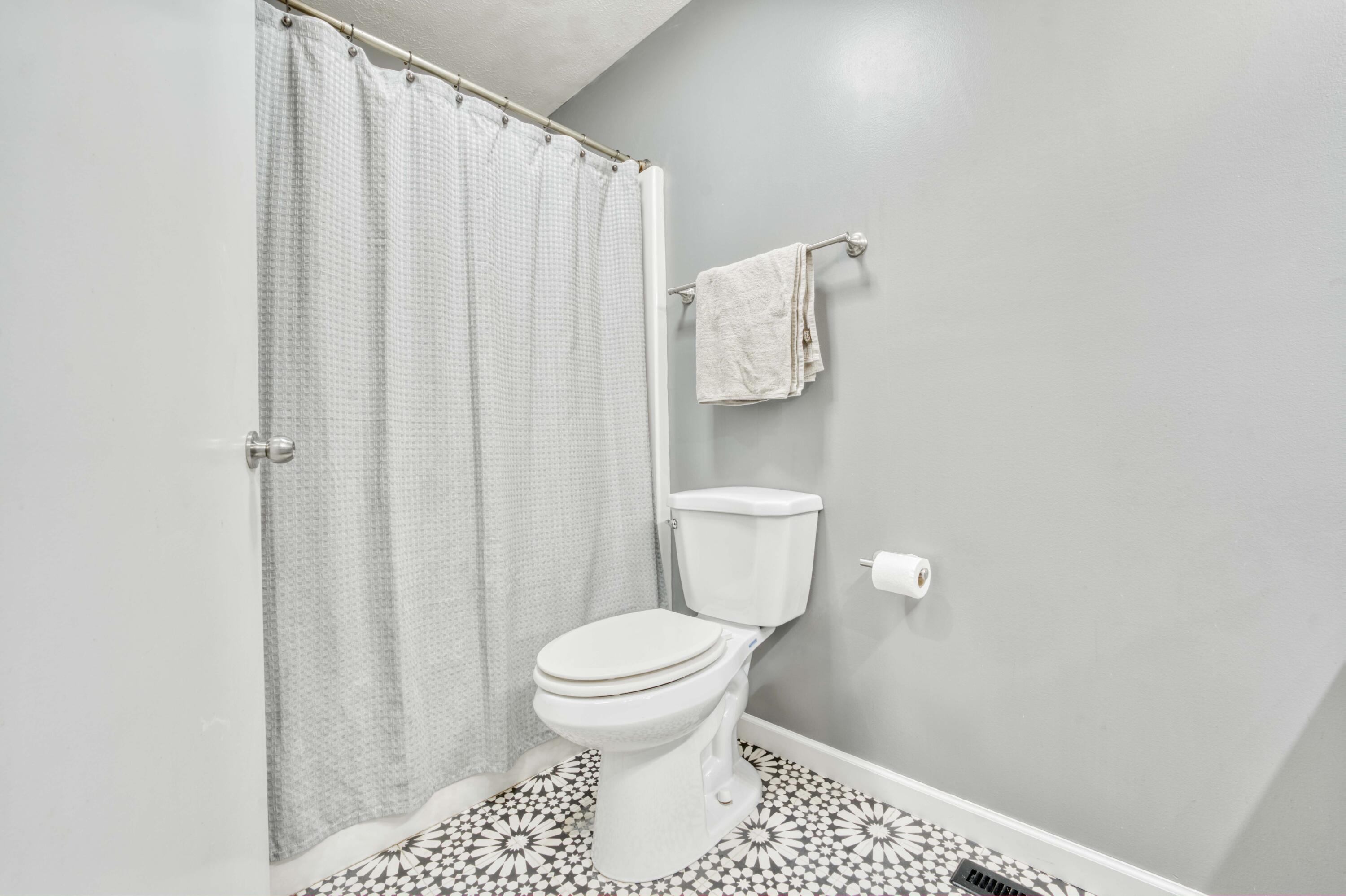 4296 South Hemlock Avenue Property Photo 22