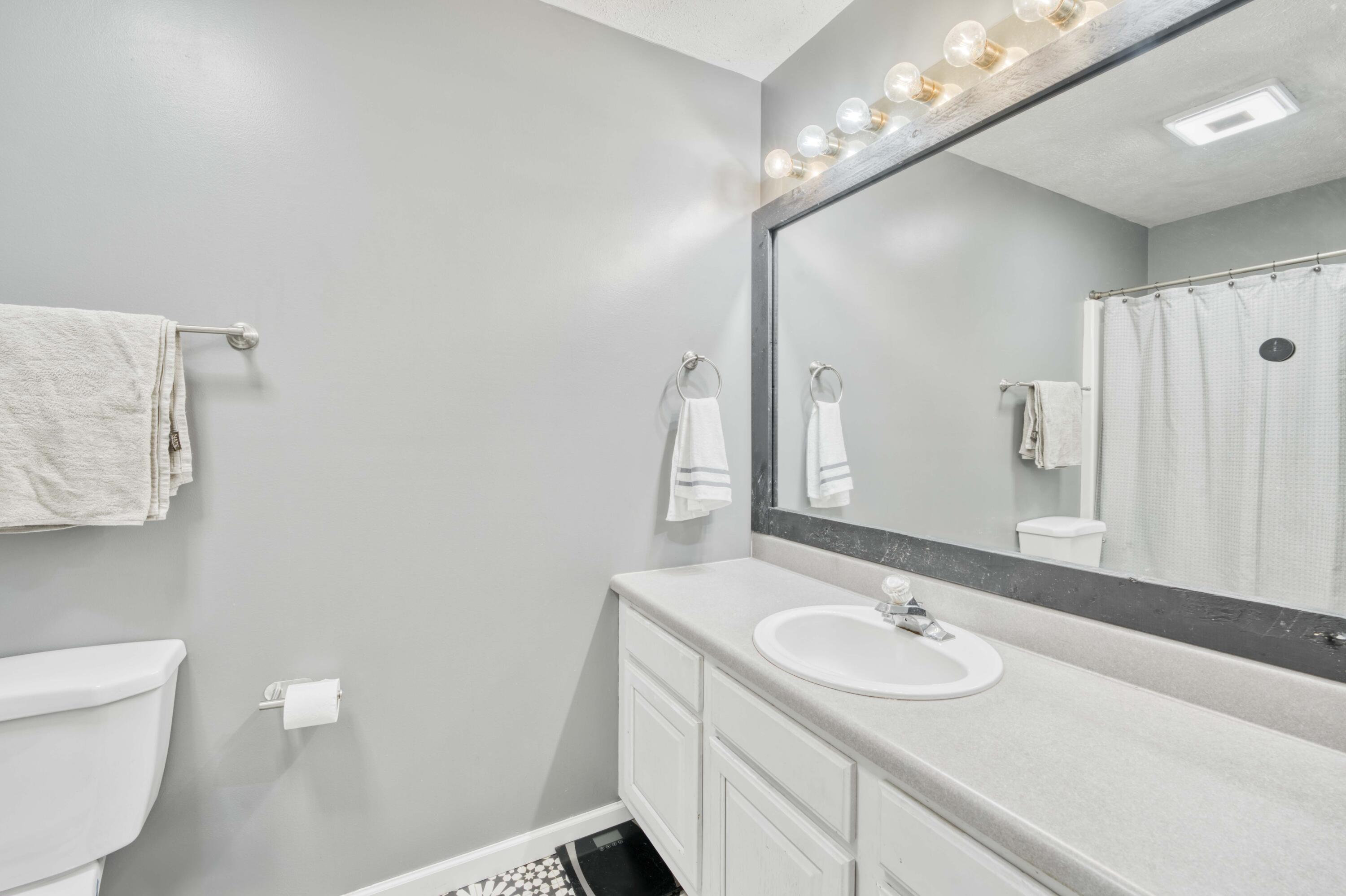 4296 South Hemlock Avenue Property Photo 23
