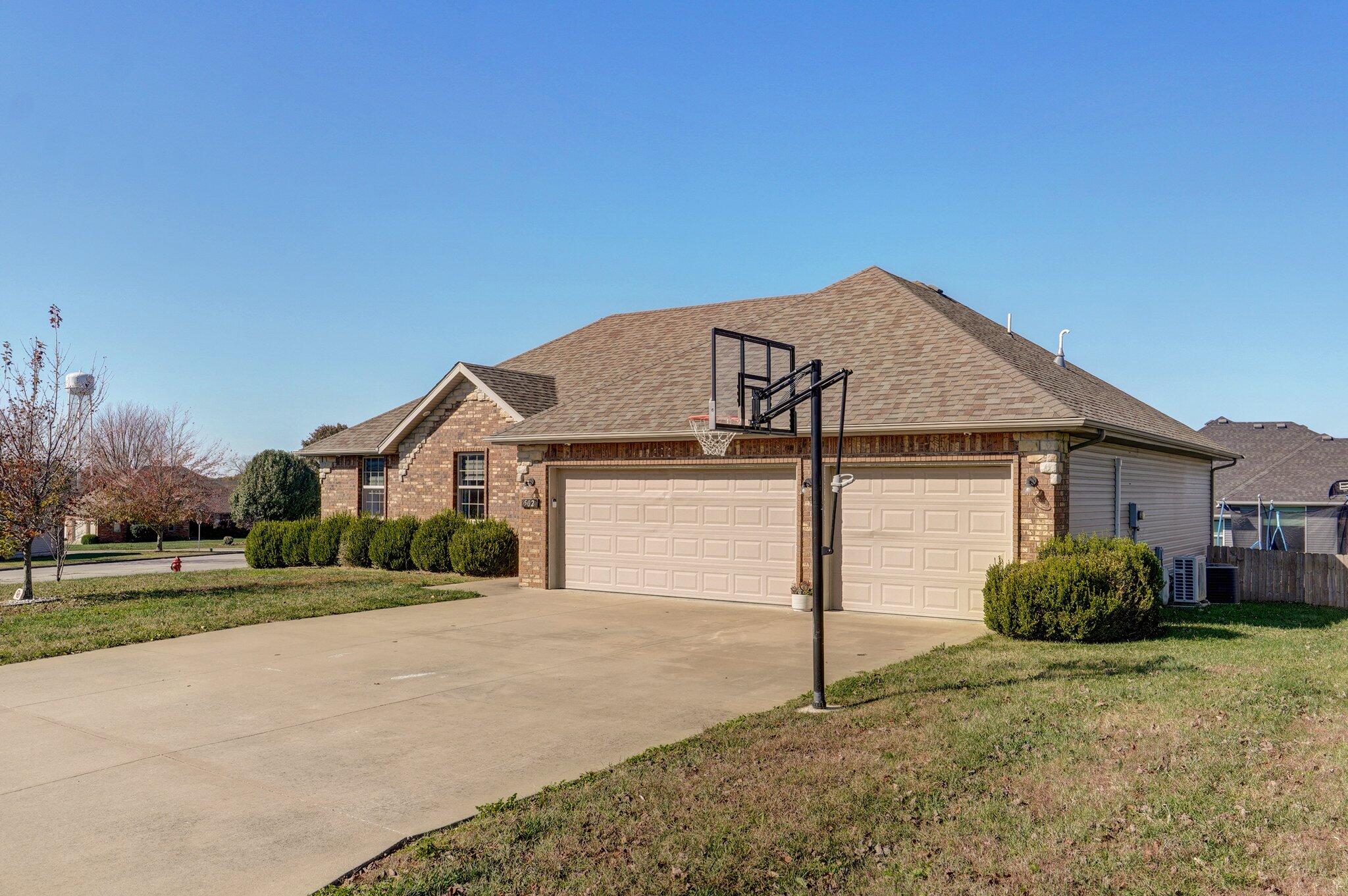 502 Falcon Heights Property Photo 2