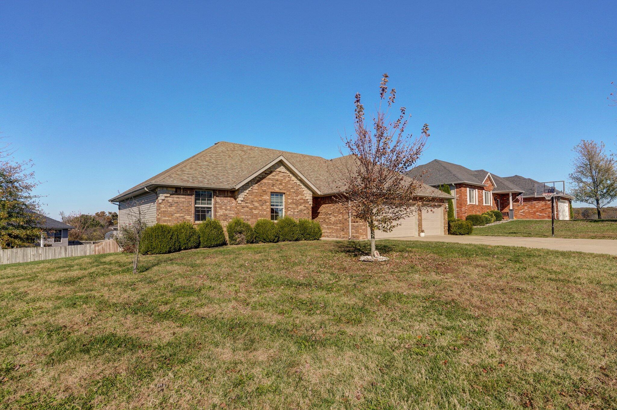 502 Falcon Heights Property Photo 4