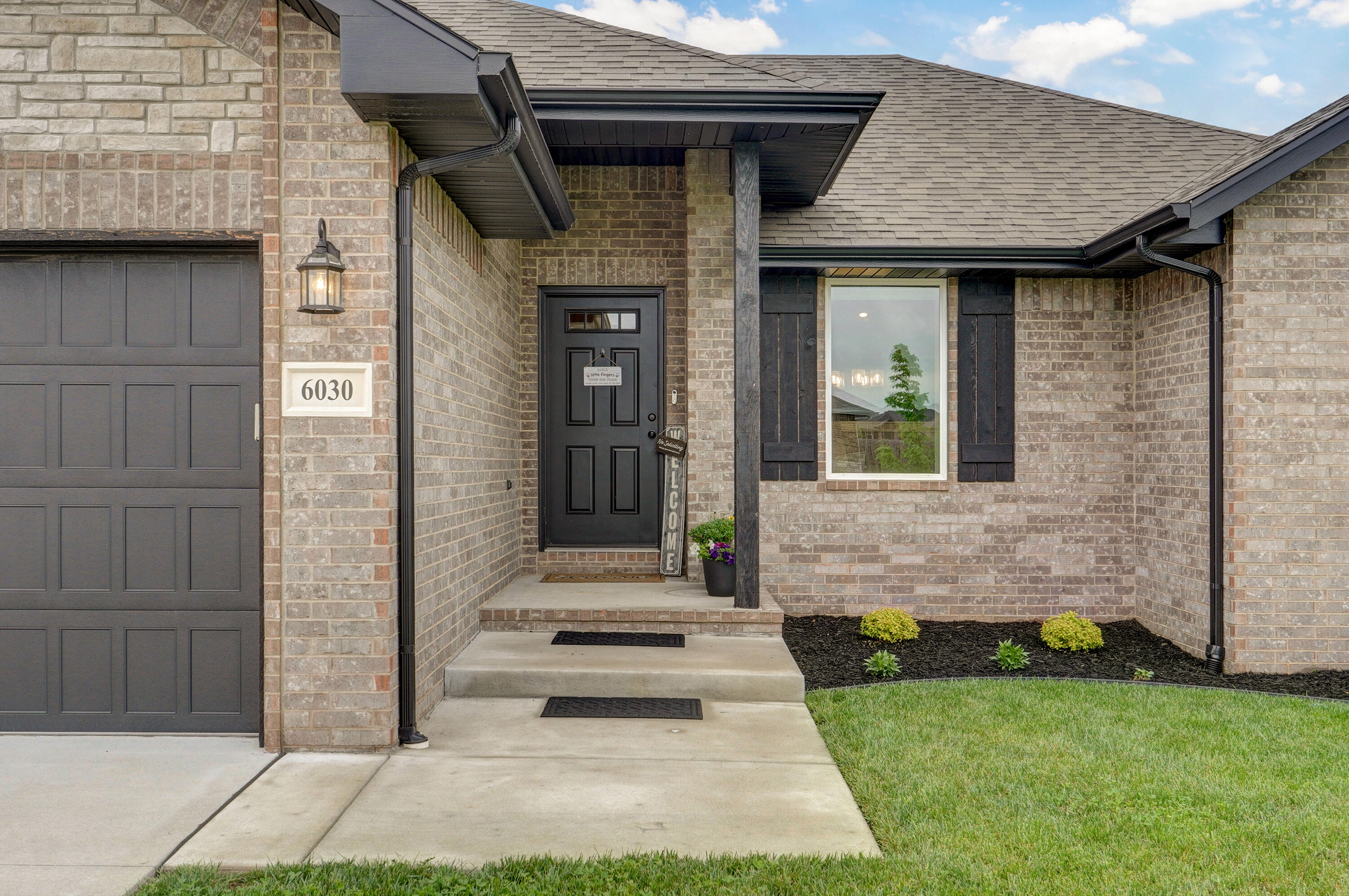 6030 South Brookside Lane Property Photo 4
