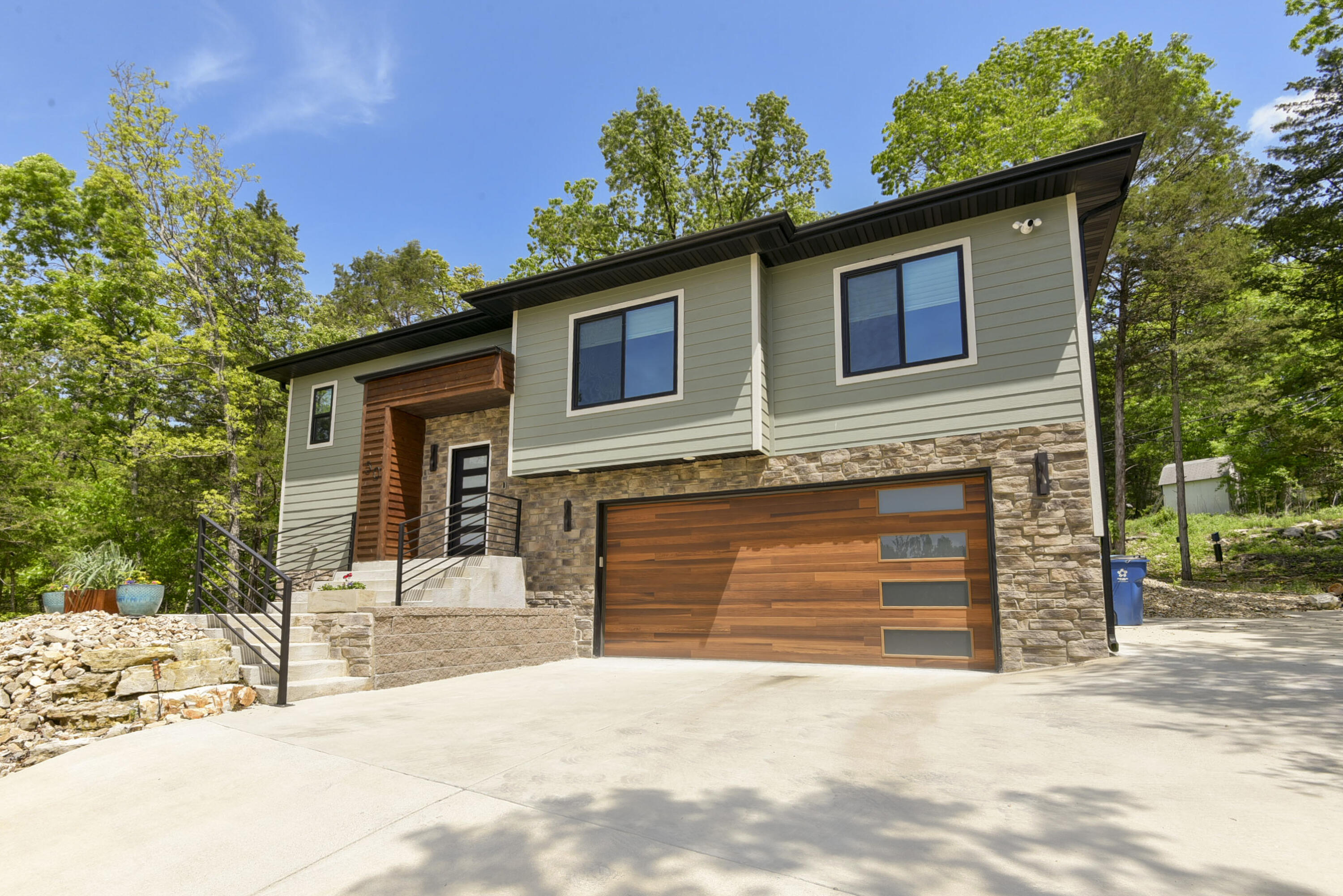 50 Lakeshore Drive Property Photo 2