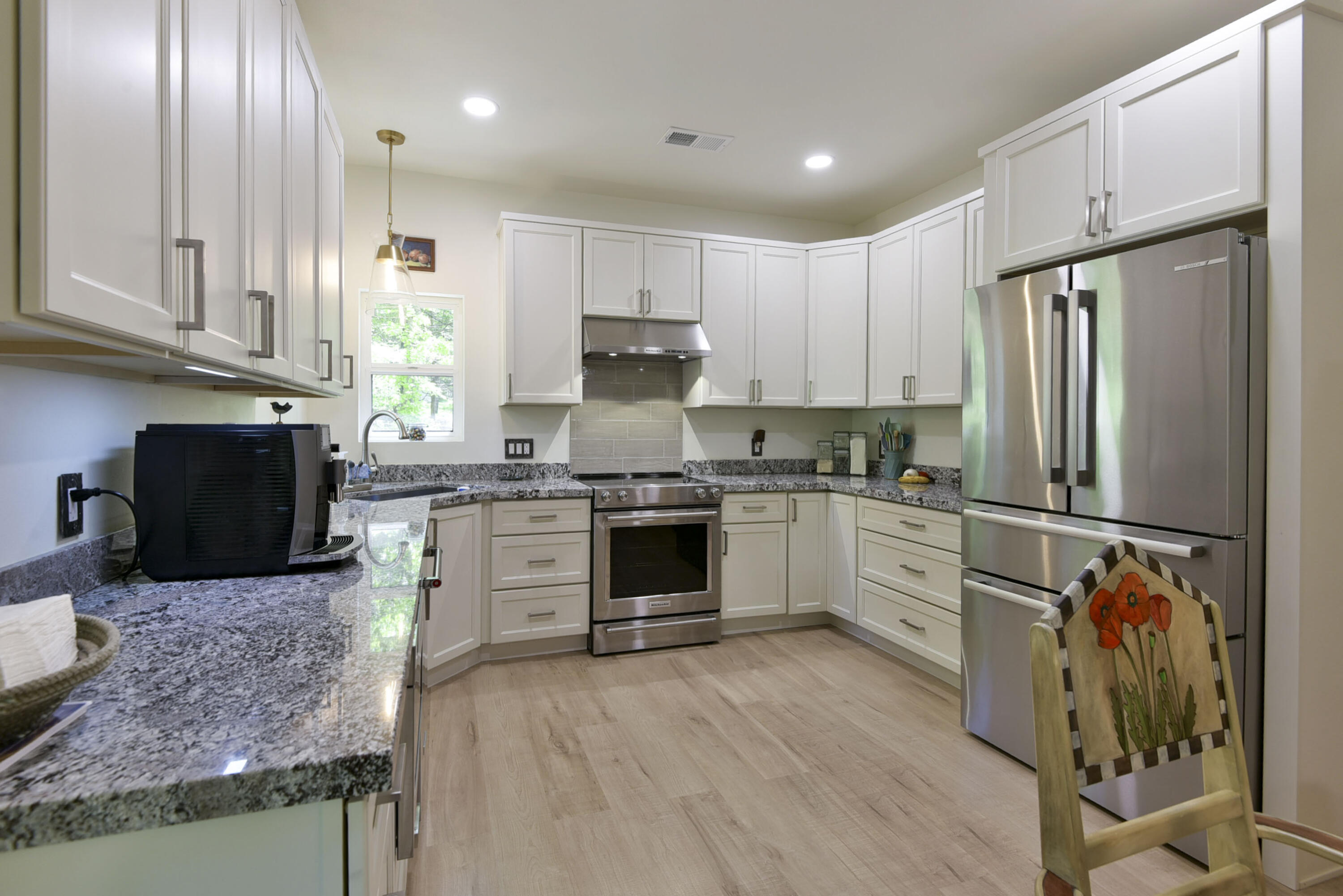 50 Lakeshore Drive Property Photo 8