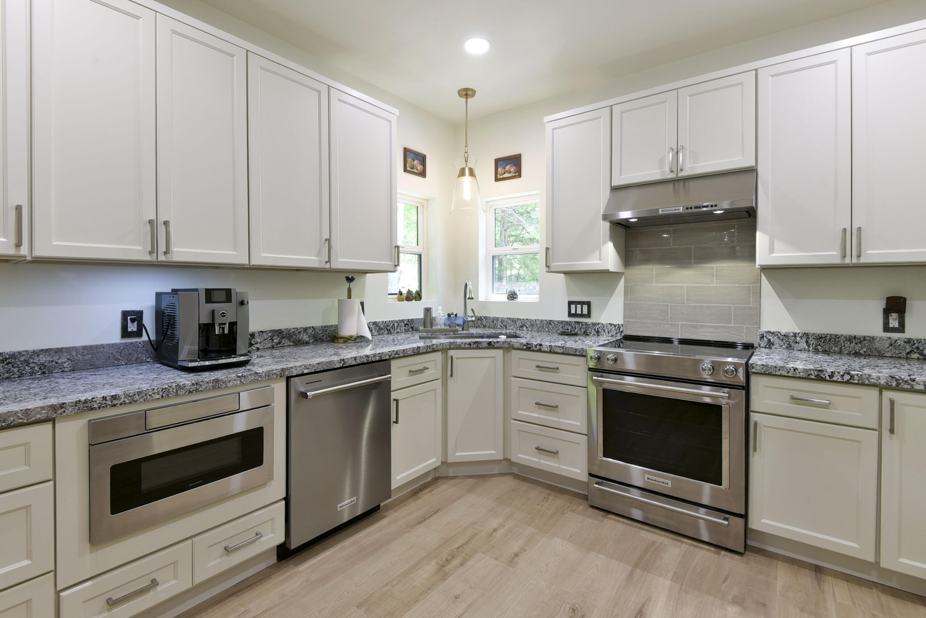 50 Lakeshore Drive Property Photo 9