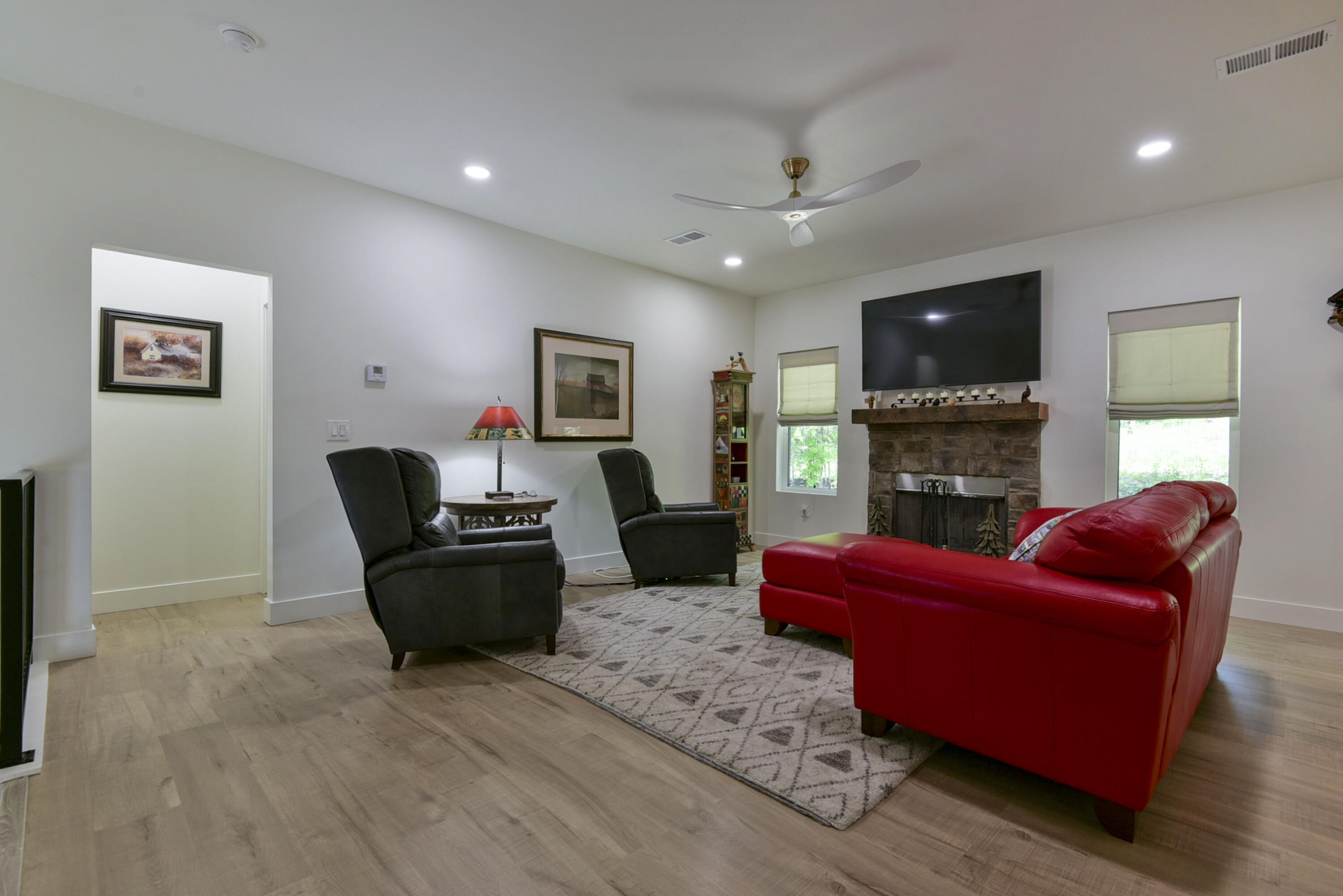 50 Lakeshore Drive Property Photo 19
