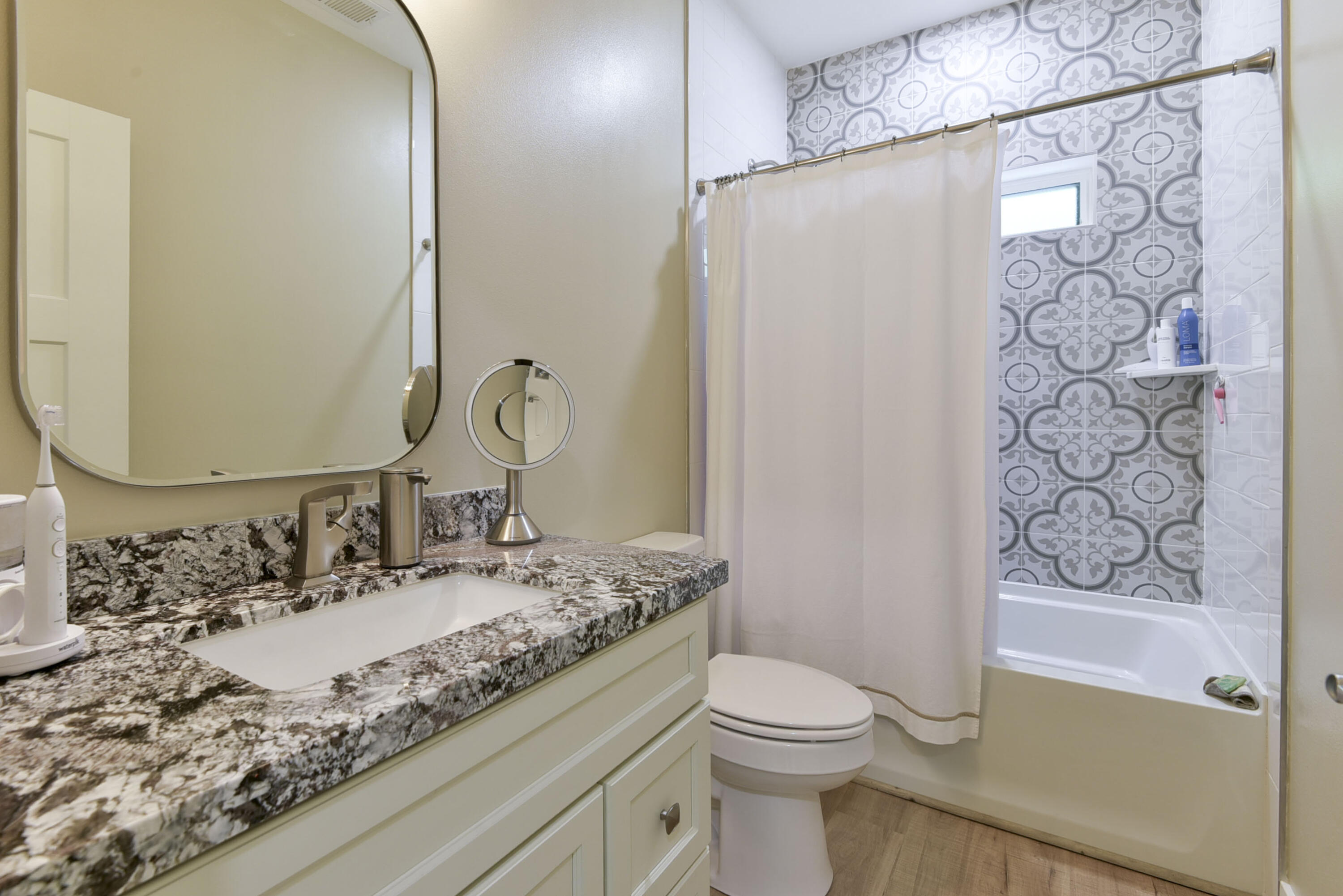 50 Lakeshore Drive Property Photo 32