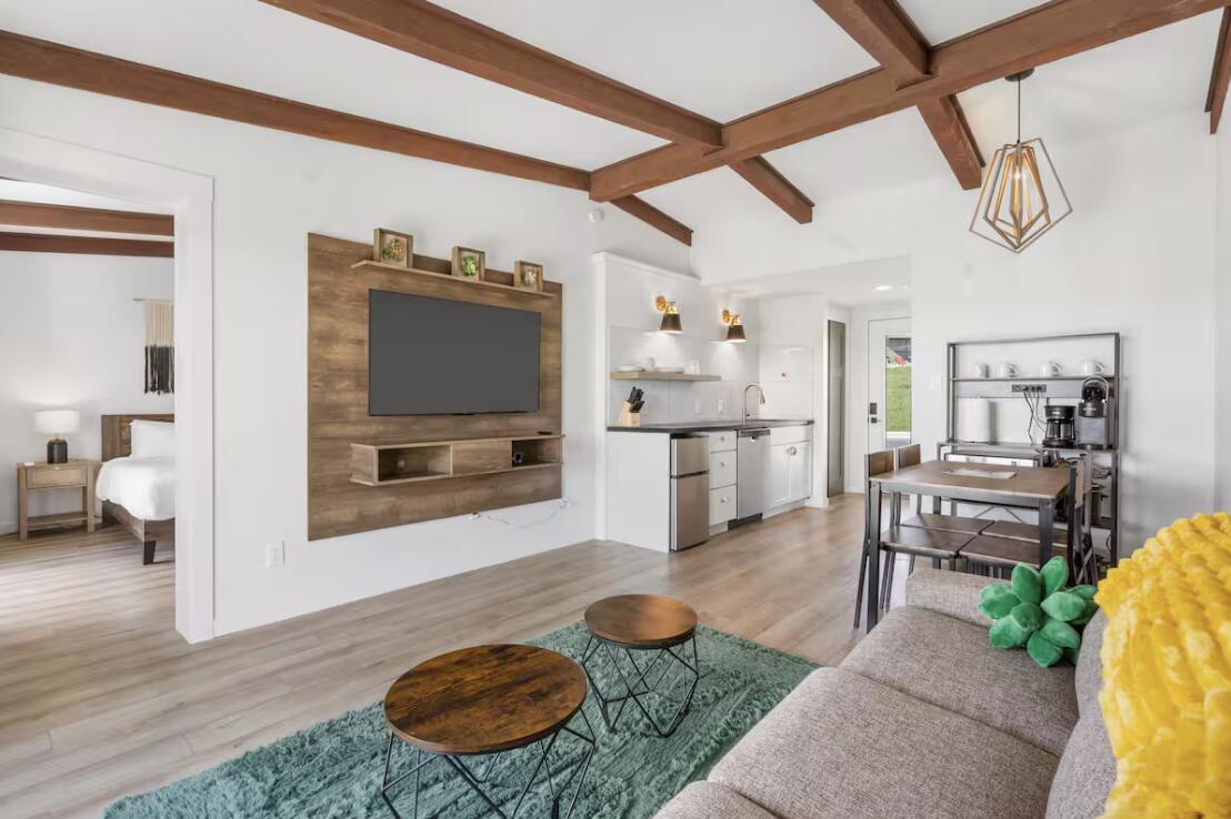 100 Getaway Circle Property Photo 2