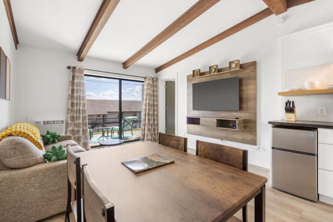100 Getaway Circle Property Photo 4