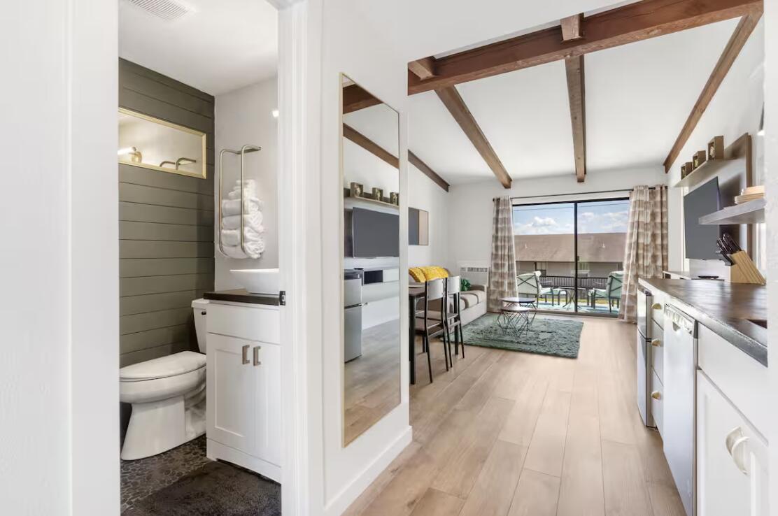 100 Getaway Circle Property Photo 16