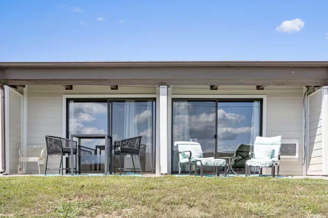 100 Getaway Circle Property Photo 18