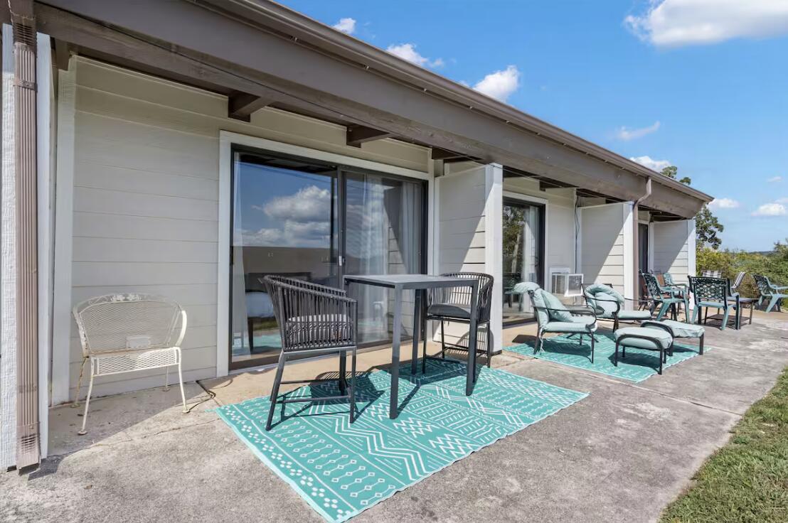 100 Getaway Circle Property Photo 19