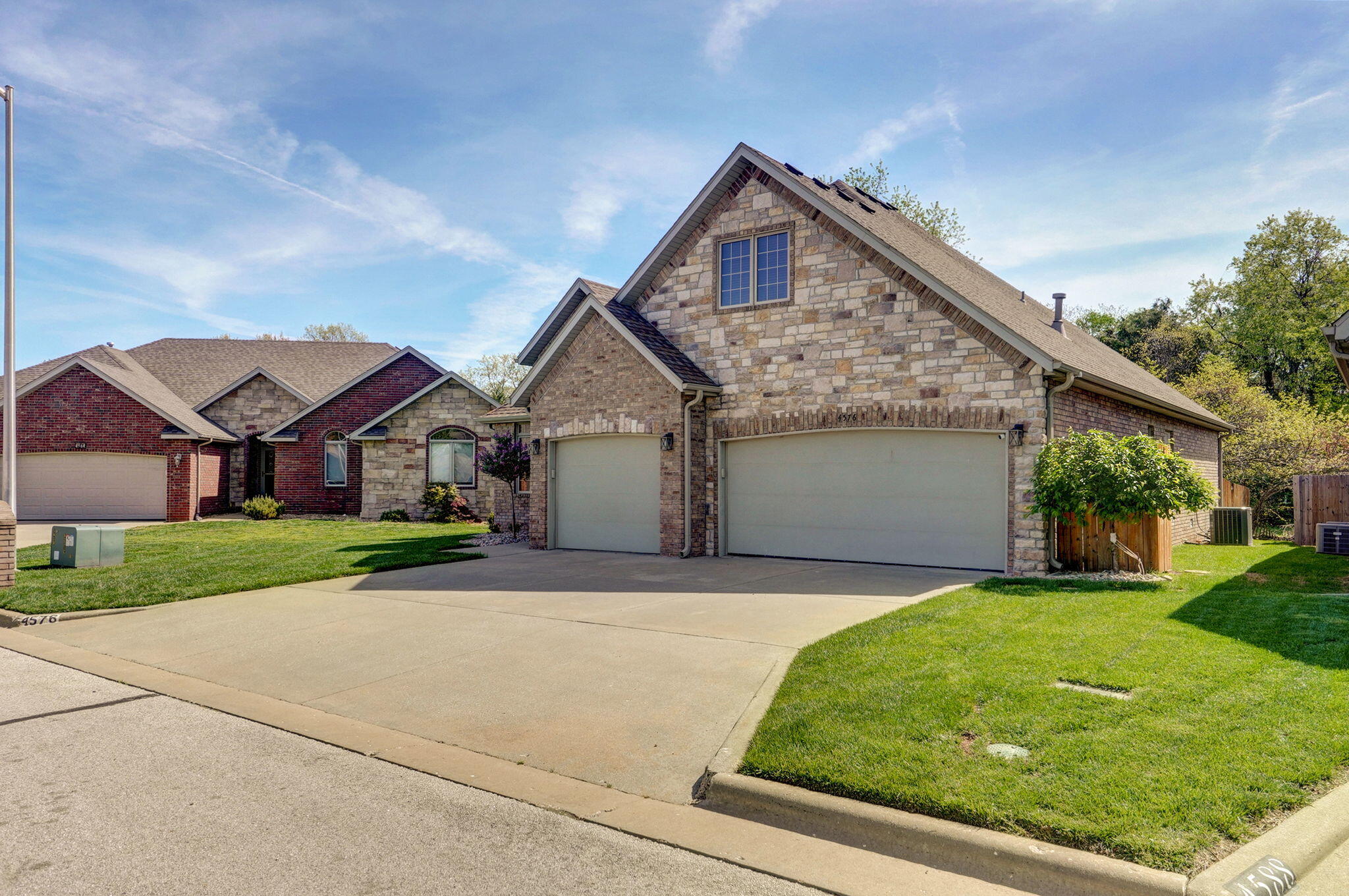 4576 South Stoney Court Property Photo 2