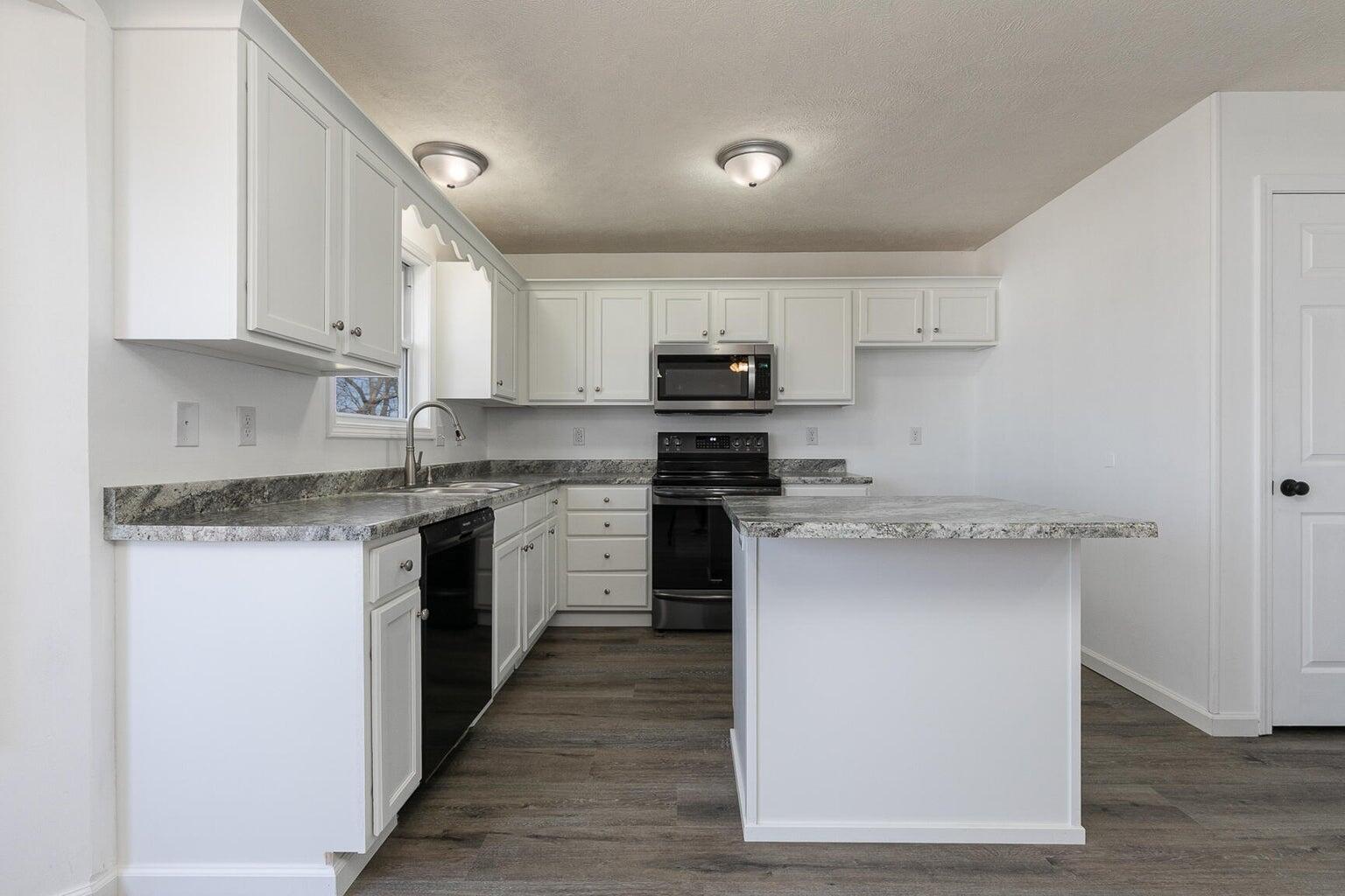 3821 South Leawood Avenue Property Photo 9