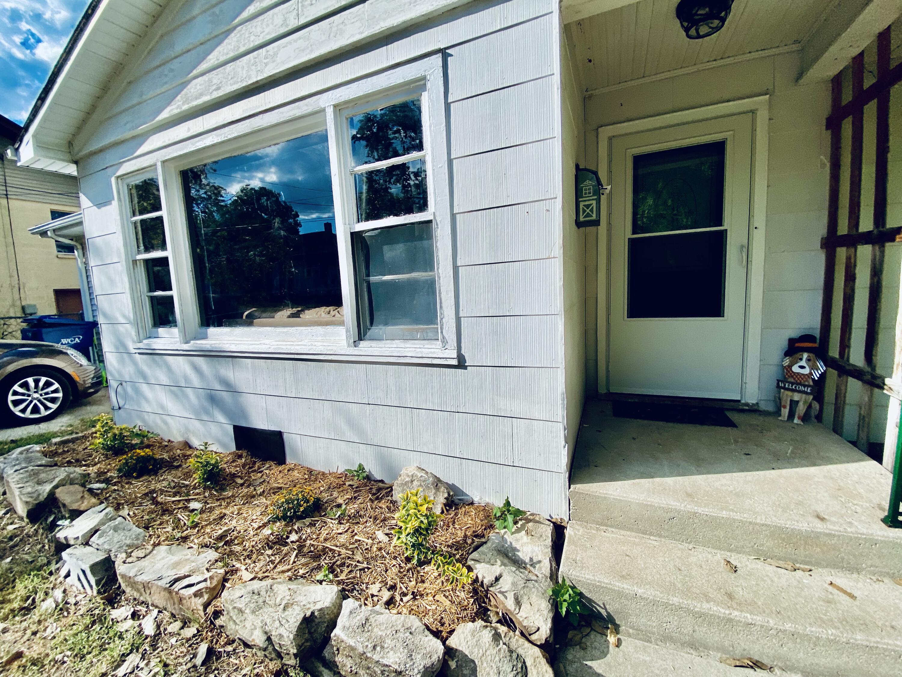 220 Wells Street Property Photo 5