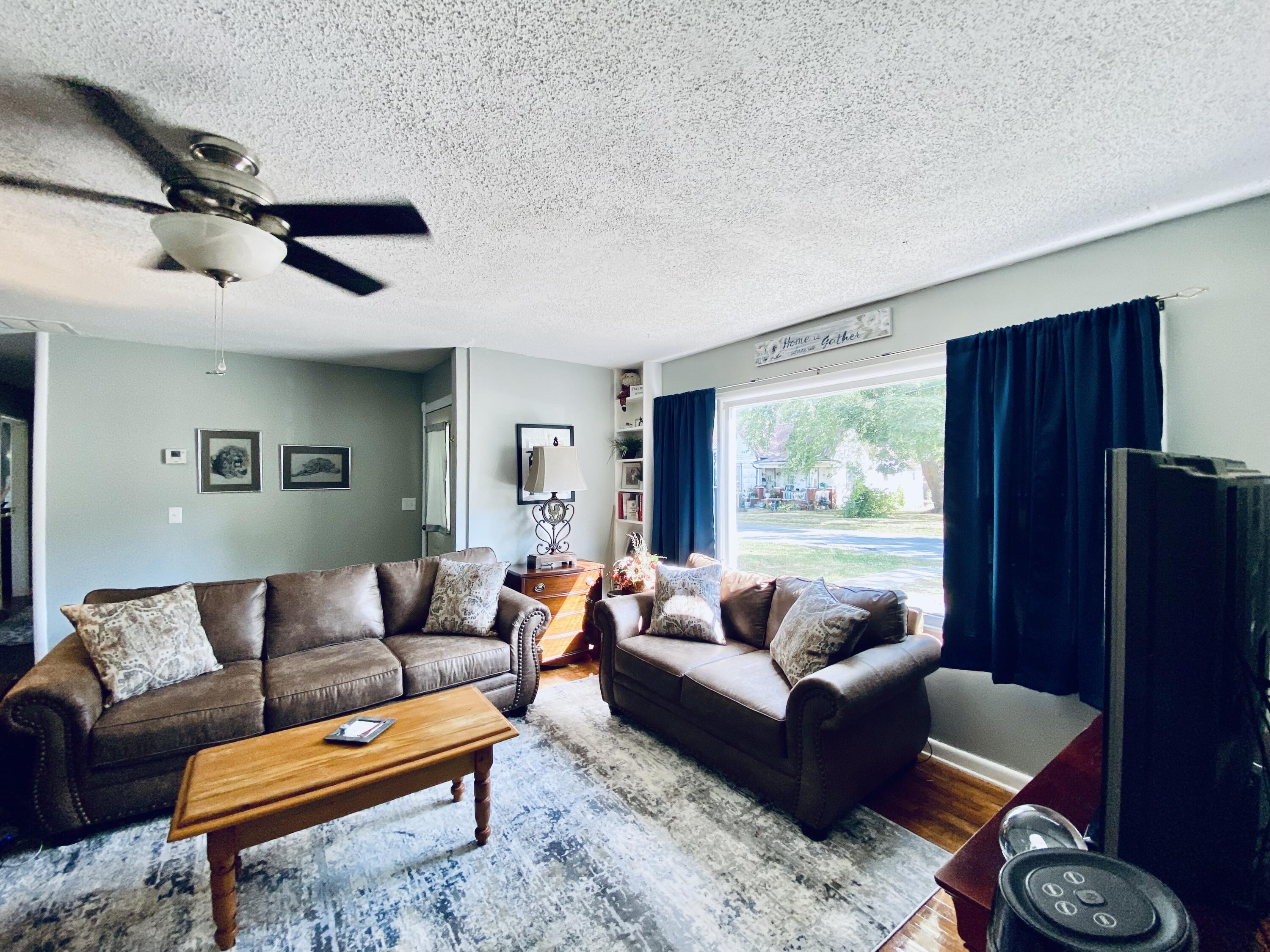 220 Wells Street Property Photo 11