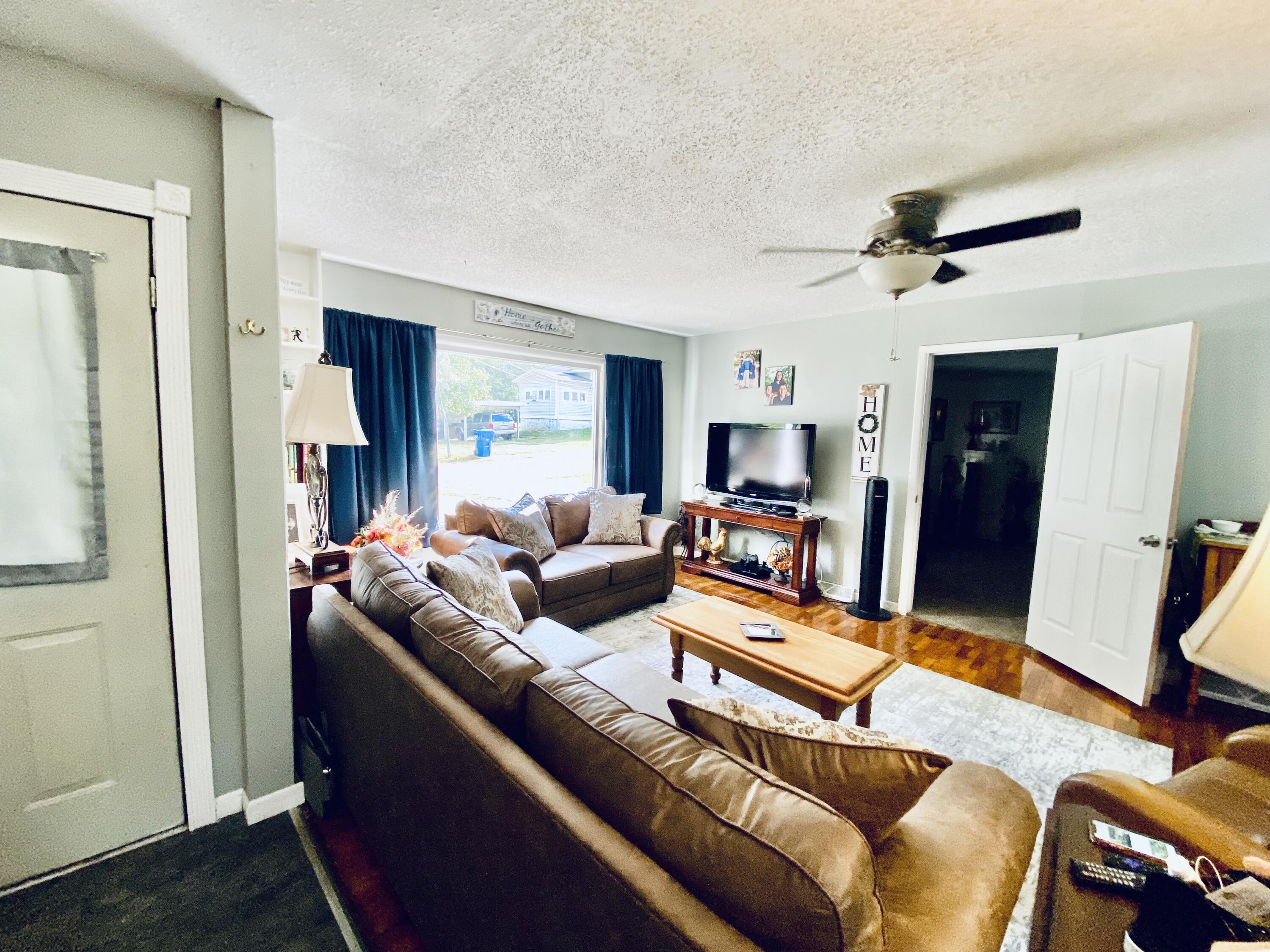 220 Wells Street Property Photo 13