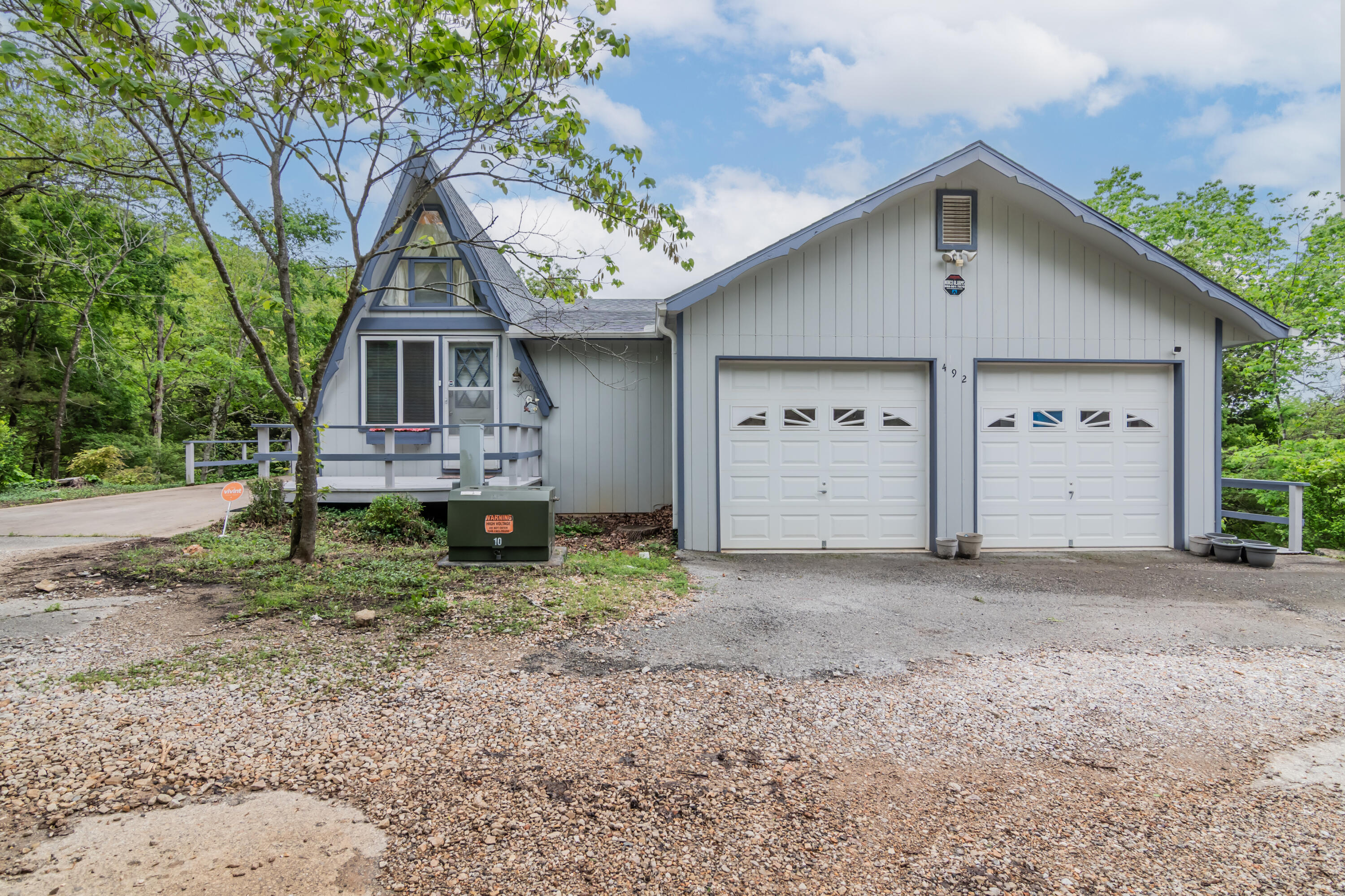 492 Iroquois Ln. Property Photo 2