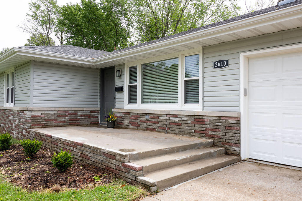 2610 East Belmont Street Property Photo 5