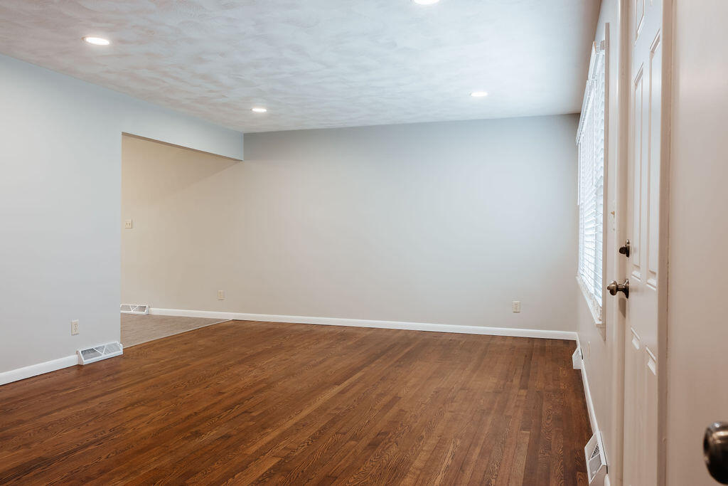 2610 East Belmont Street Property Photo 8