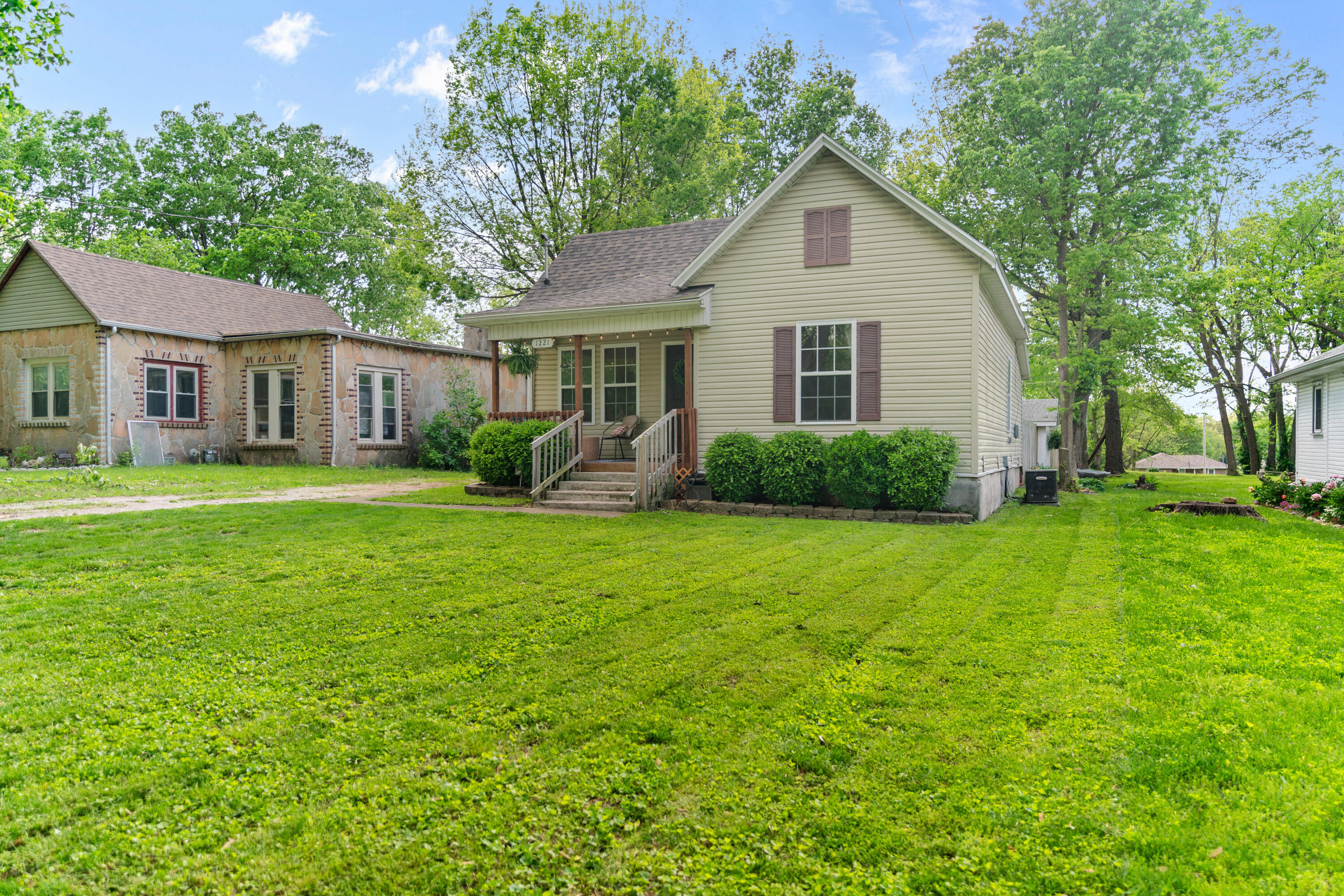 1221 North Prospect Avenue Property Photo 2