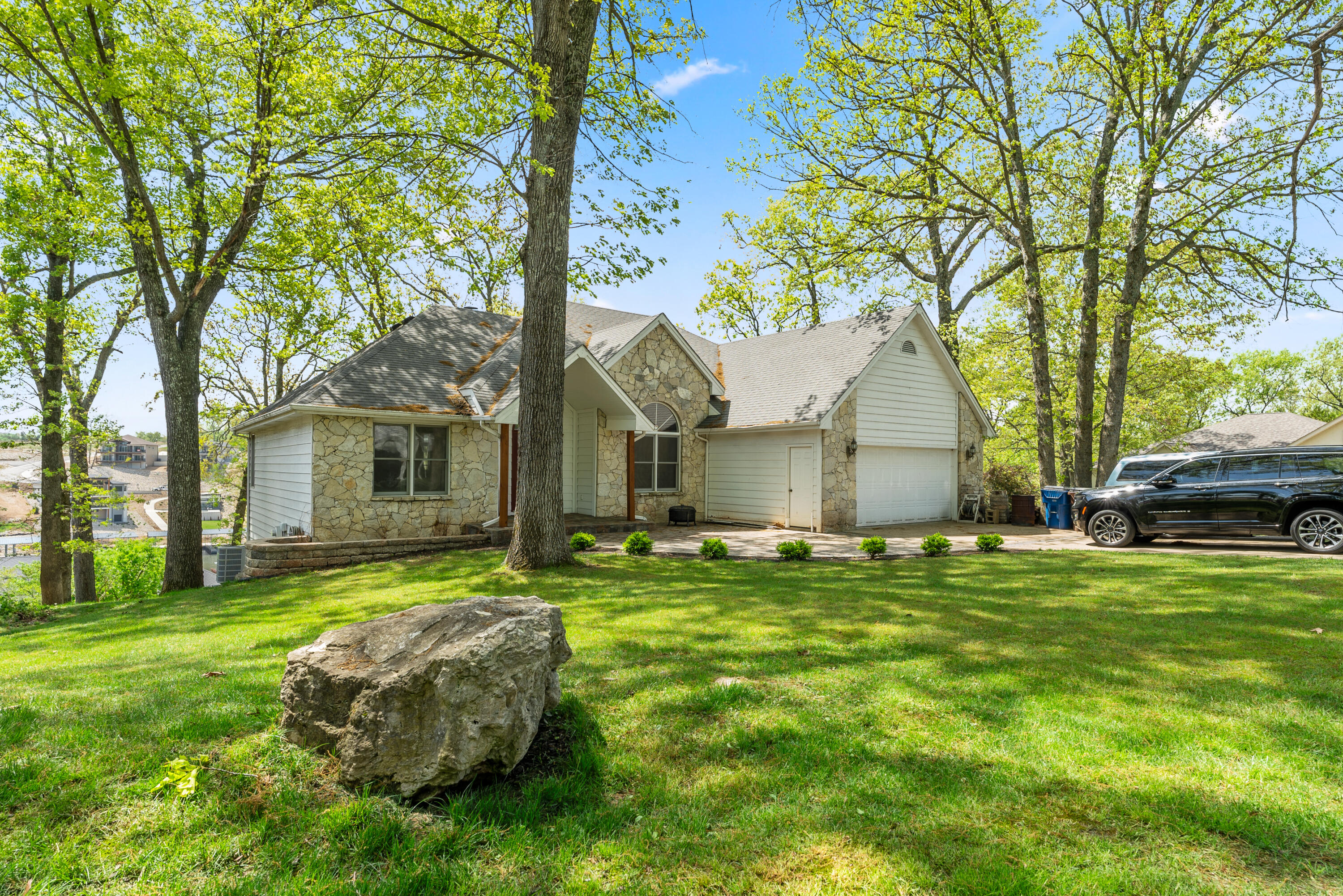 5464 Hampton Ct. Court Property Photo 5