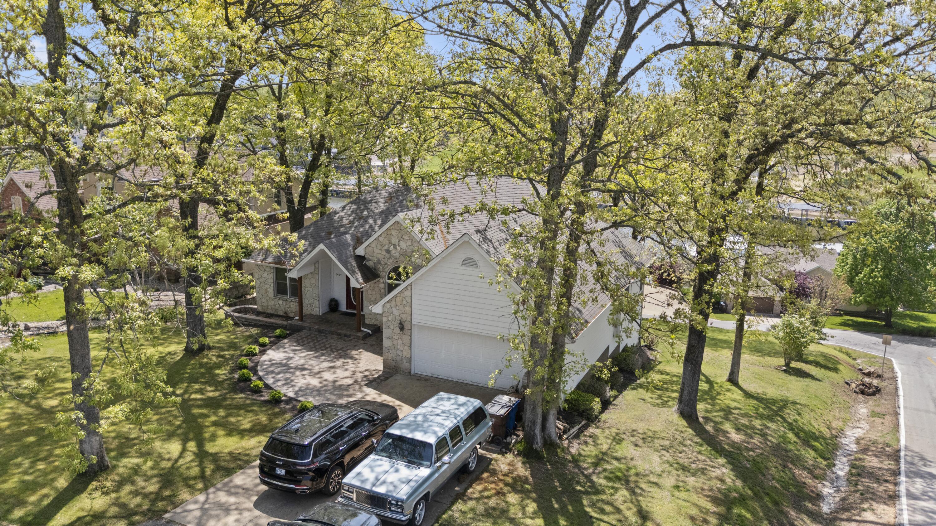 5464 Hampton Ct. Court Property Photo 8