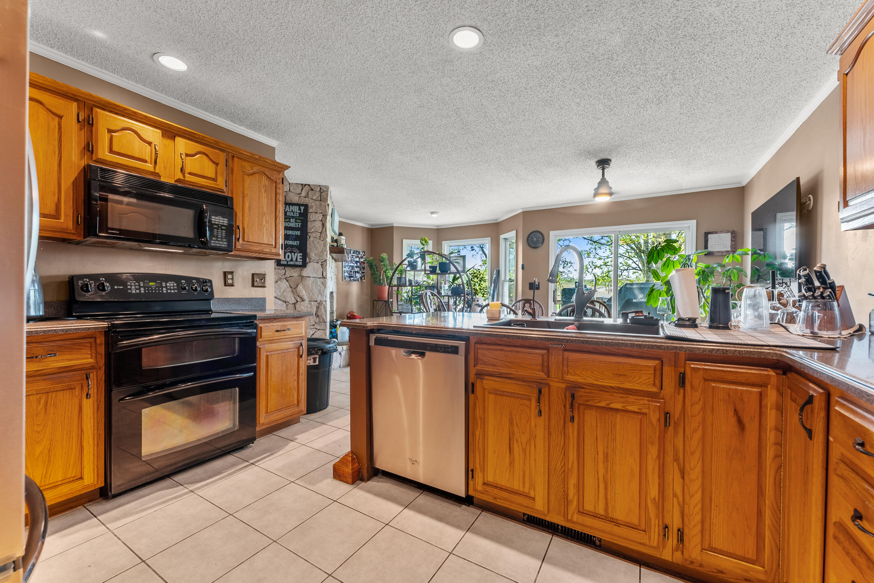 5464 Hampton Ct. Court Property Photo 25