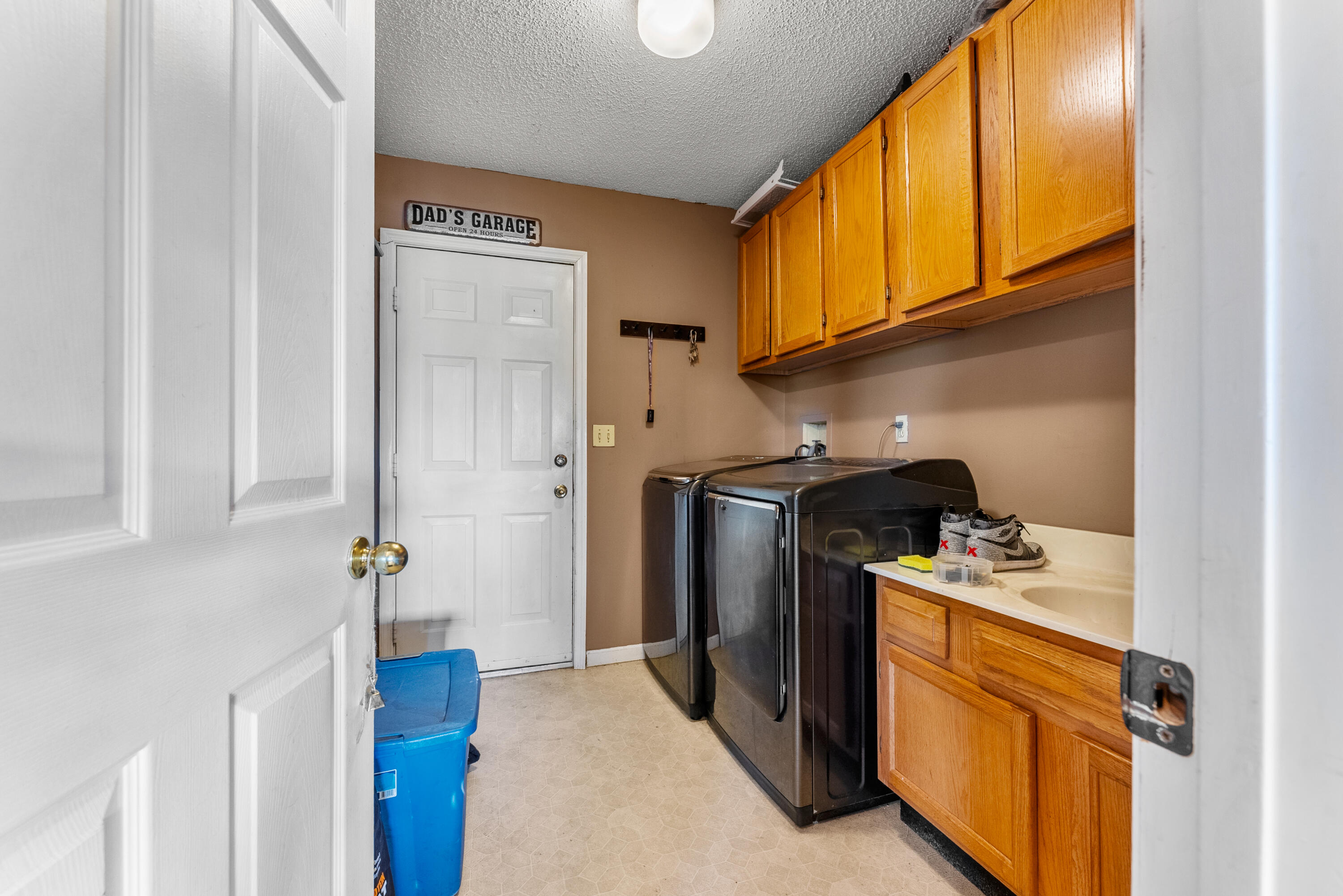 5464 Hampton Ct. Court Property Photo 26