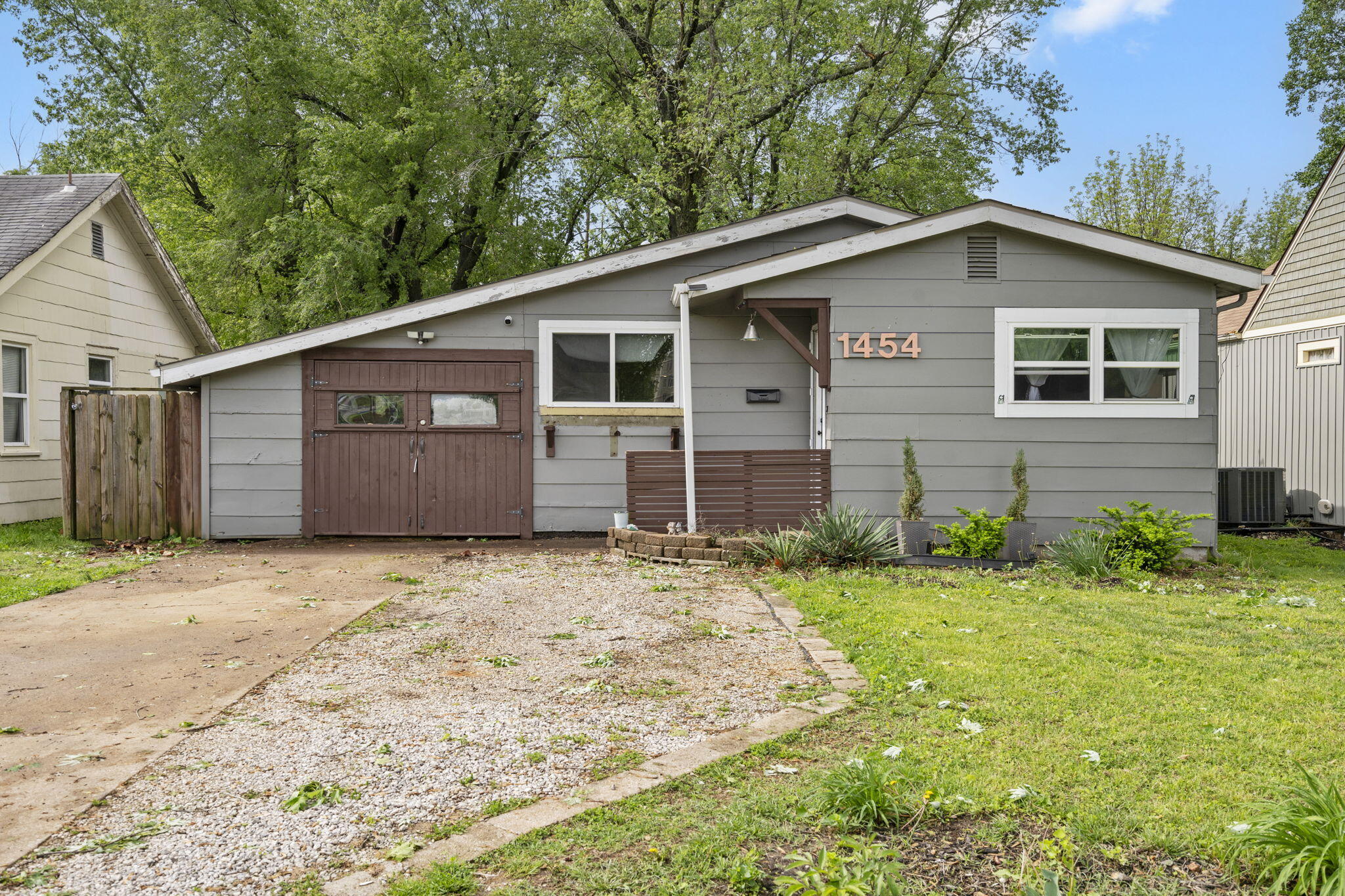 1454 East Pythian Street Property Photo 1