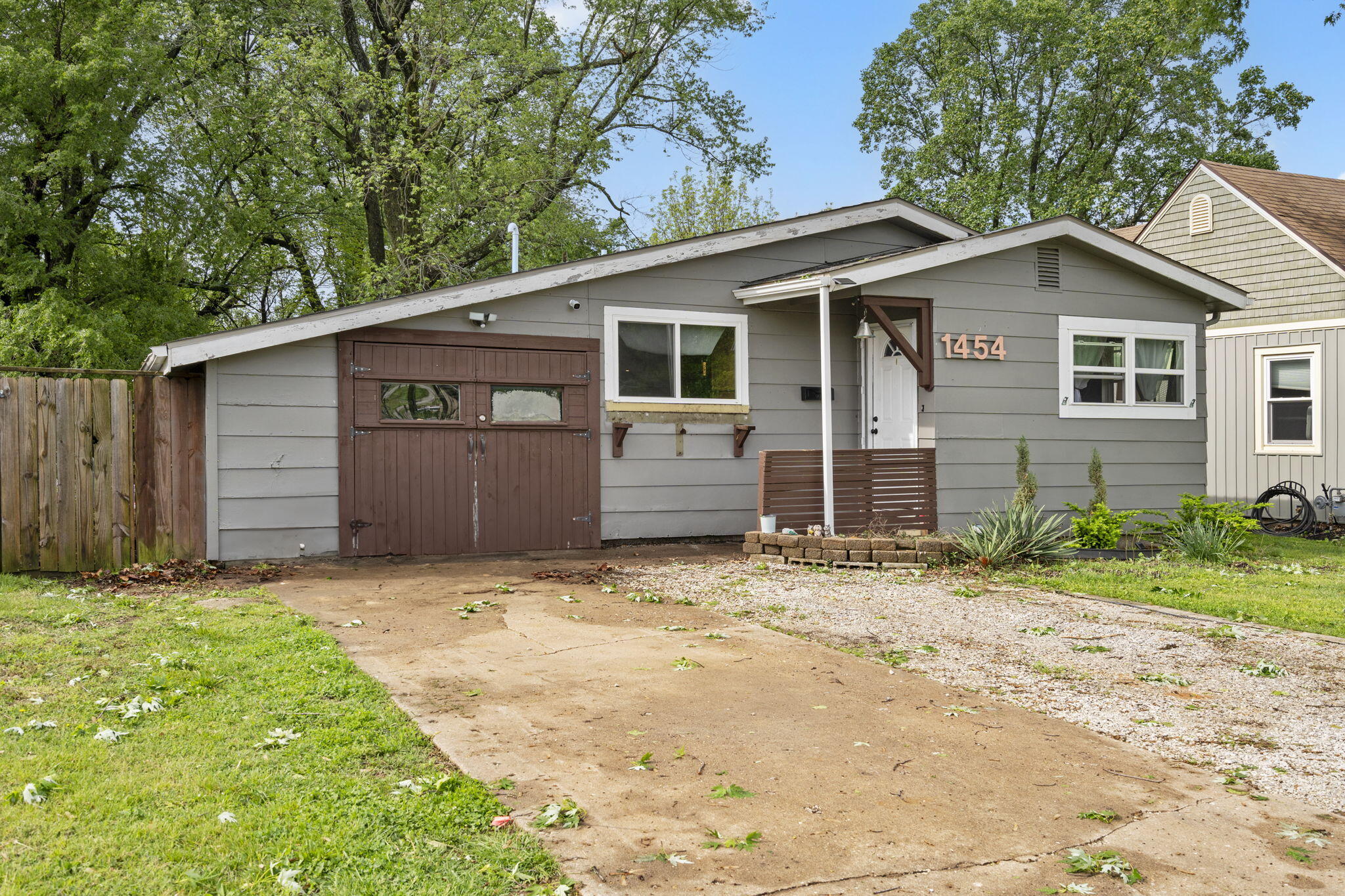 1454 East Pythian Street Property Photo 2