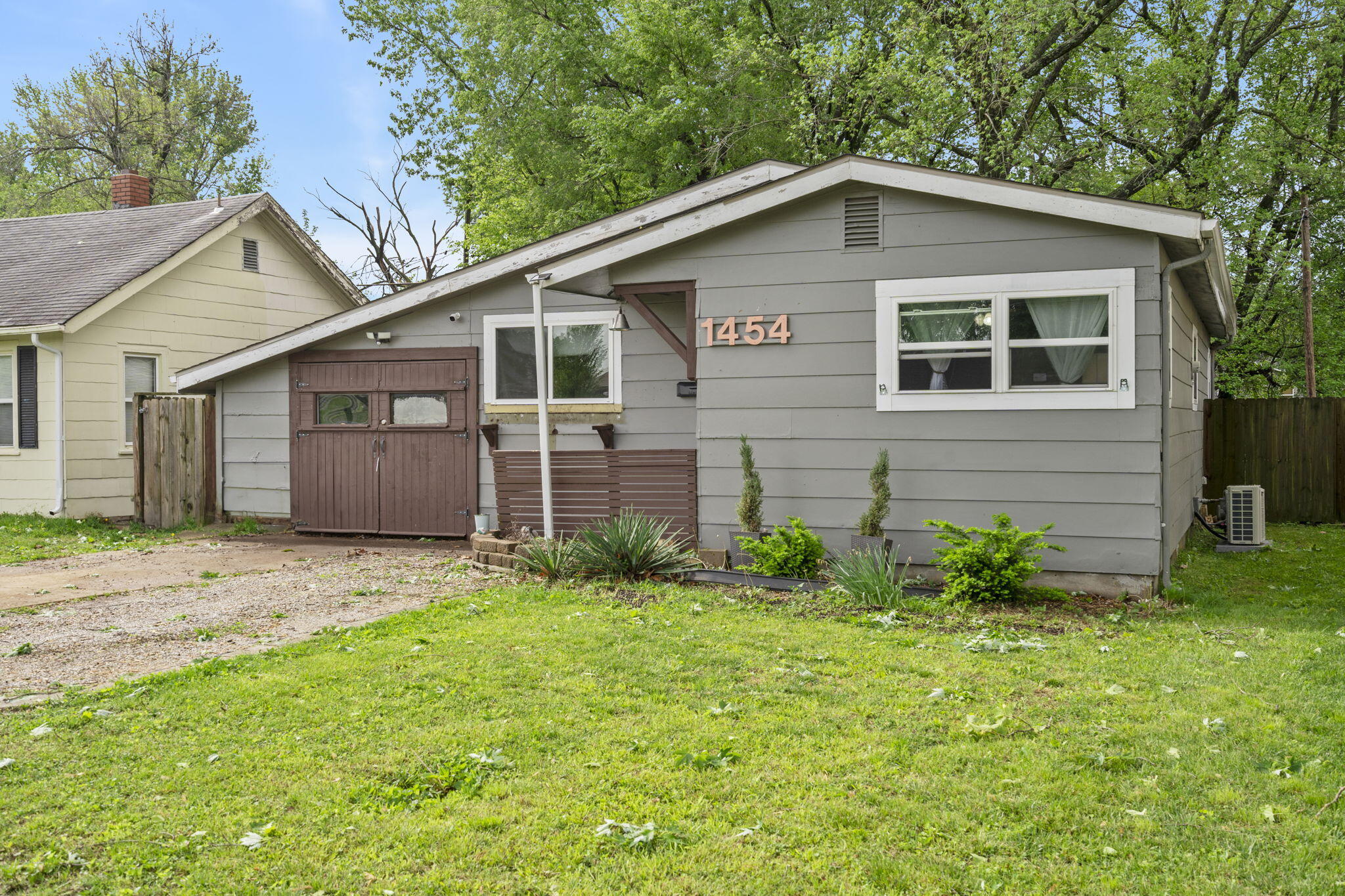 1454 East Pythian Street Property Photo 3